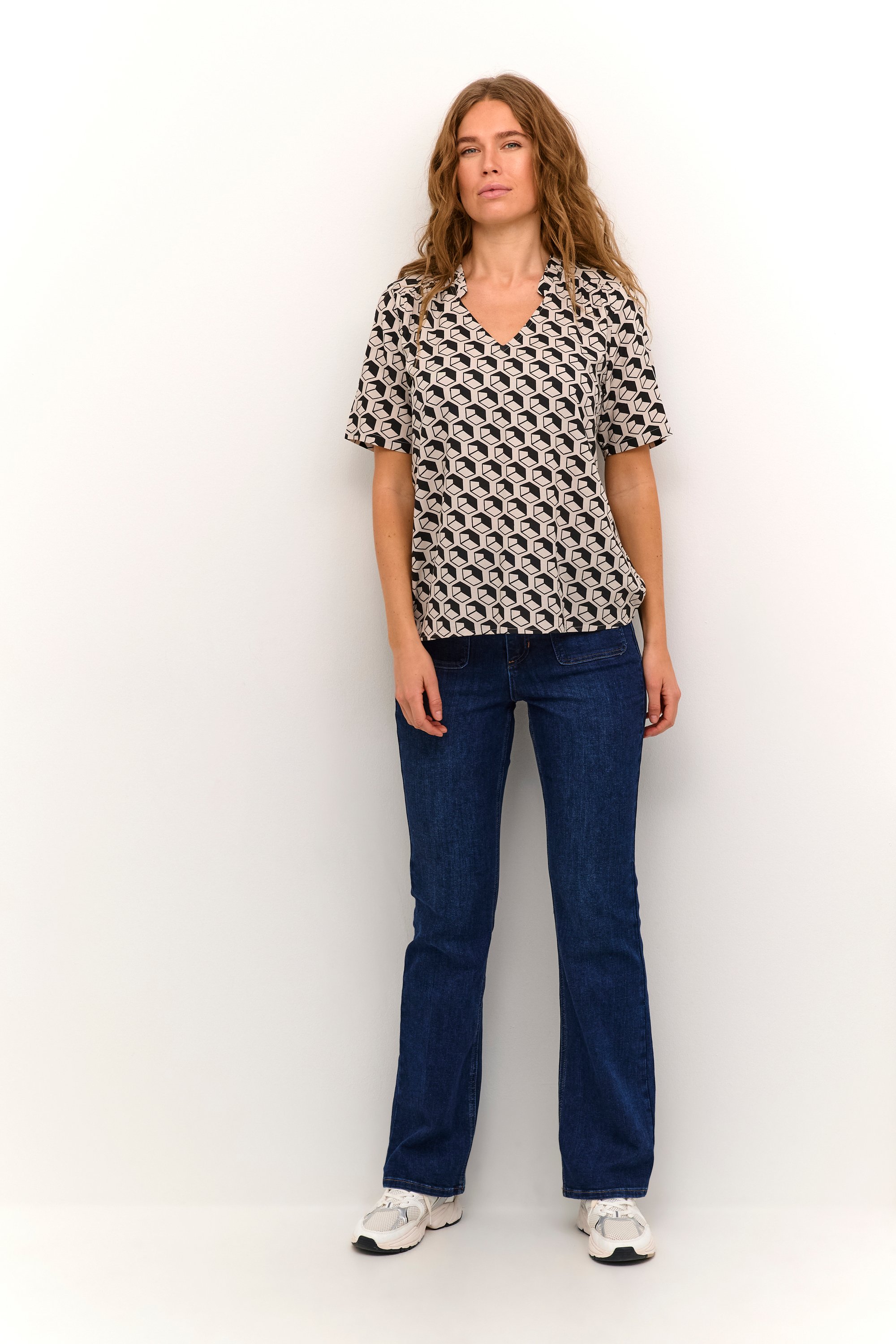 Kurzarm-Bluse Regular fit Feather/Black Geometric Print white black