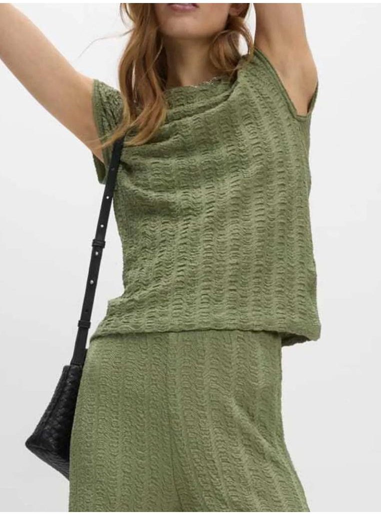 Set aus Oberteil und Hose mit Rundhalsausschnitt und Flugelarmeln