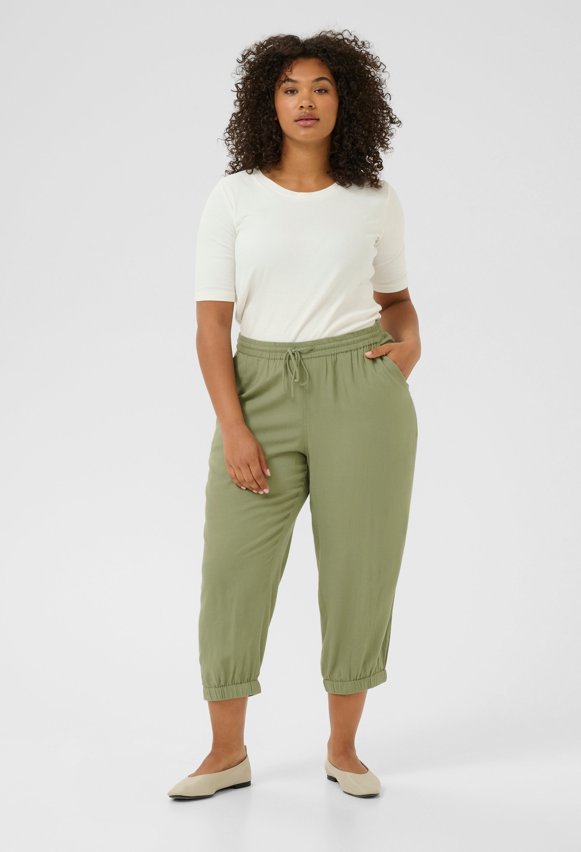 Caprihose Regular fit Oil Green
