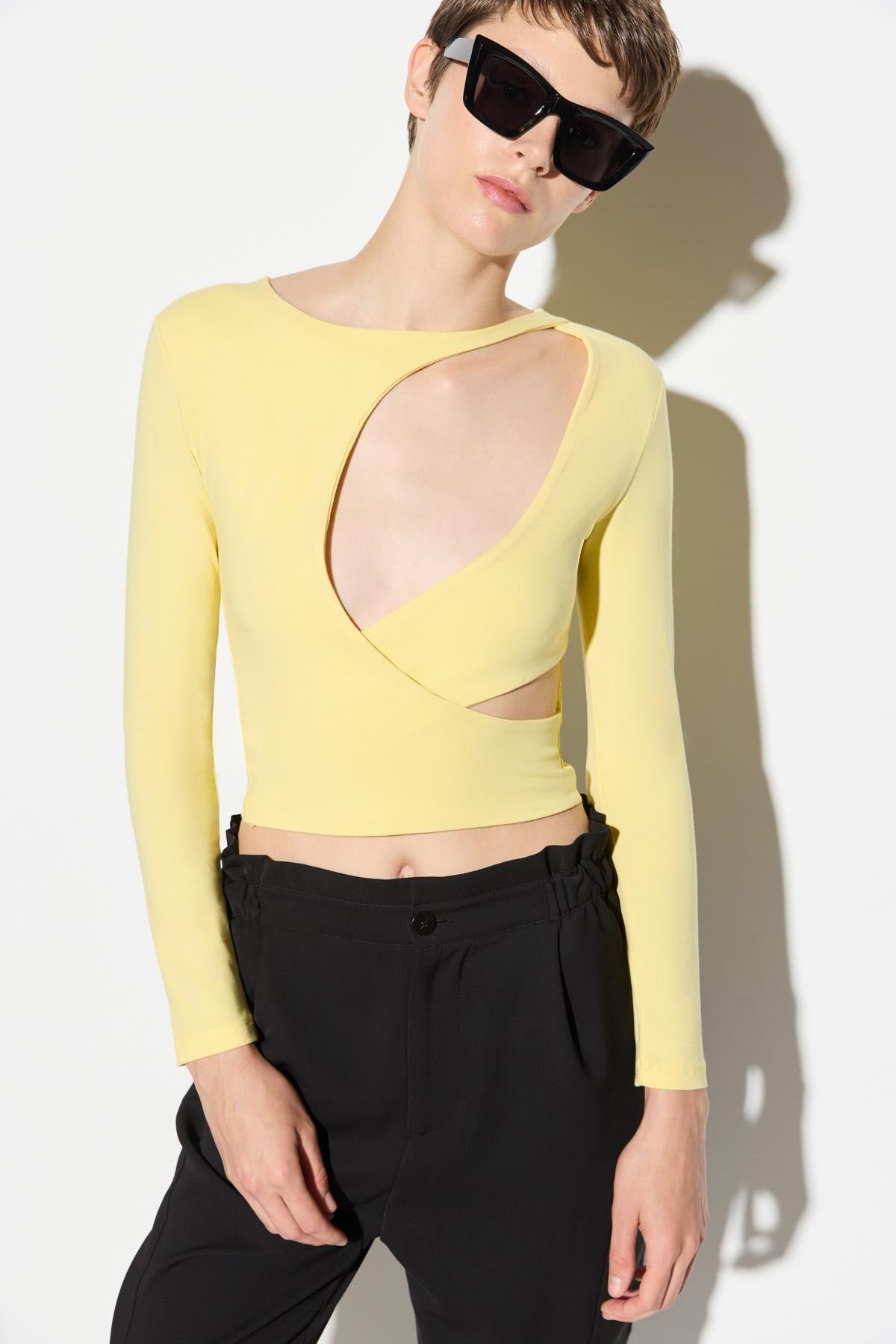 Langärmlige Bluse mit Taillenschnürung