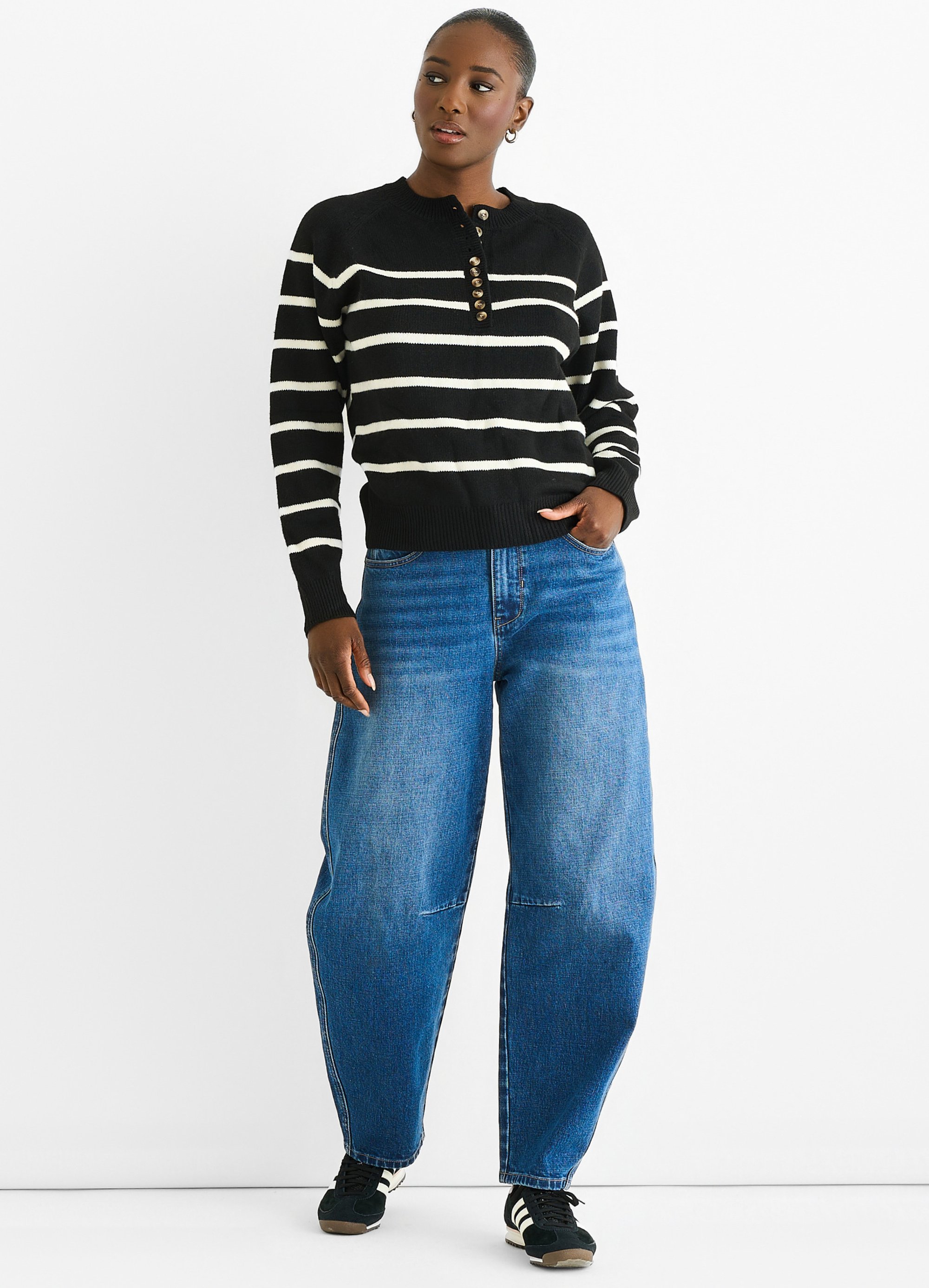 Thumbnail - Schwarz Gestreifter Recycling-Knopf-Style Locker Sitzender Strickpullover