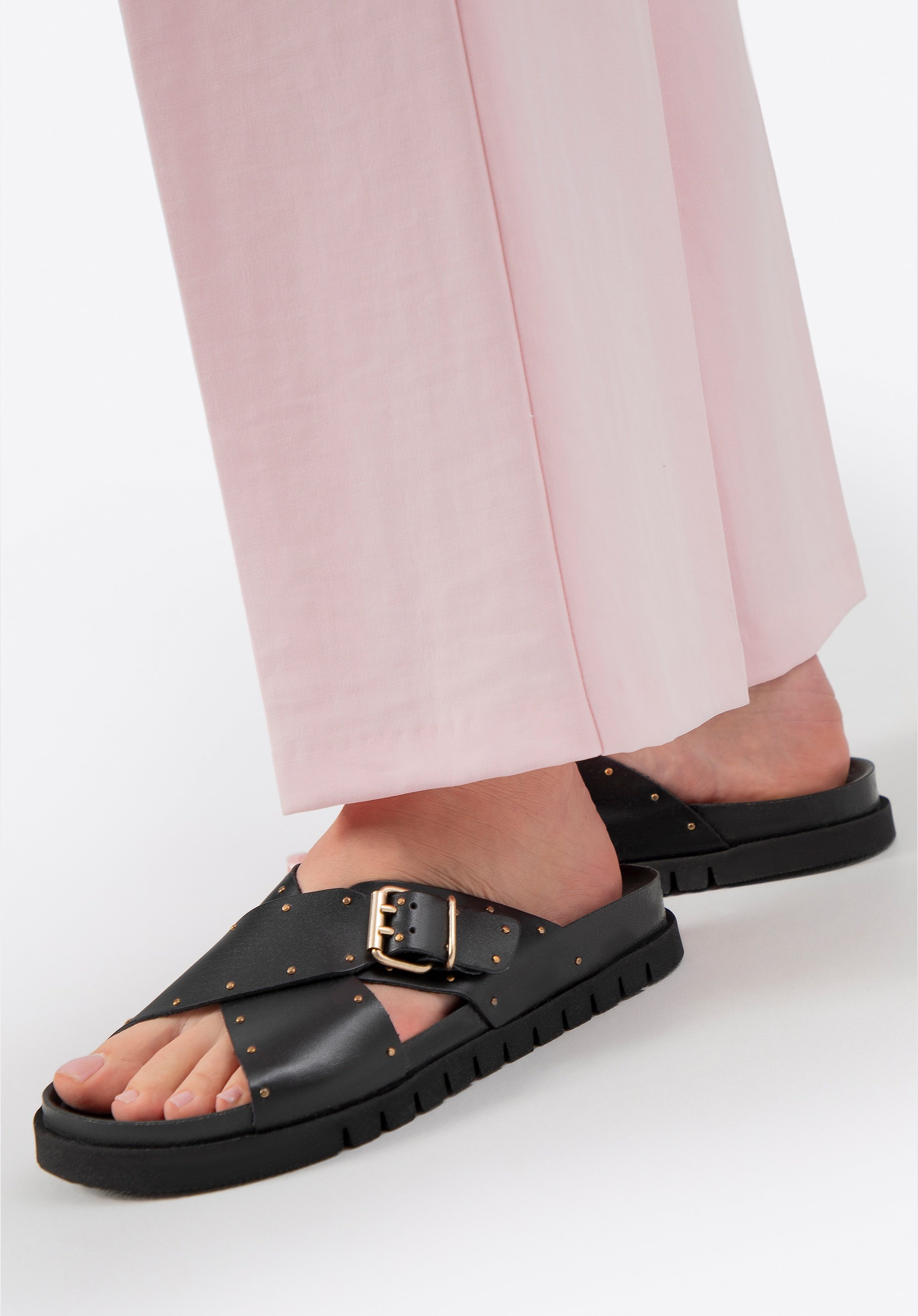 Wittchen Damen-Flip-Flops aus Leder mit gekreuzten Riemen, Schwarz, Naturleder
