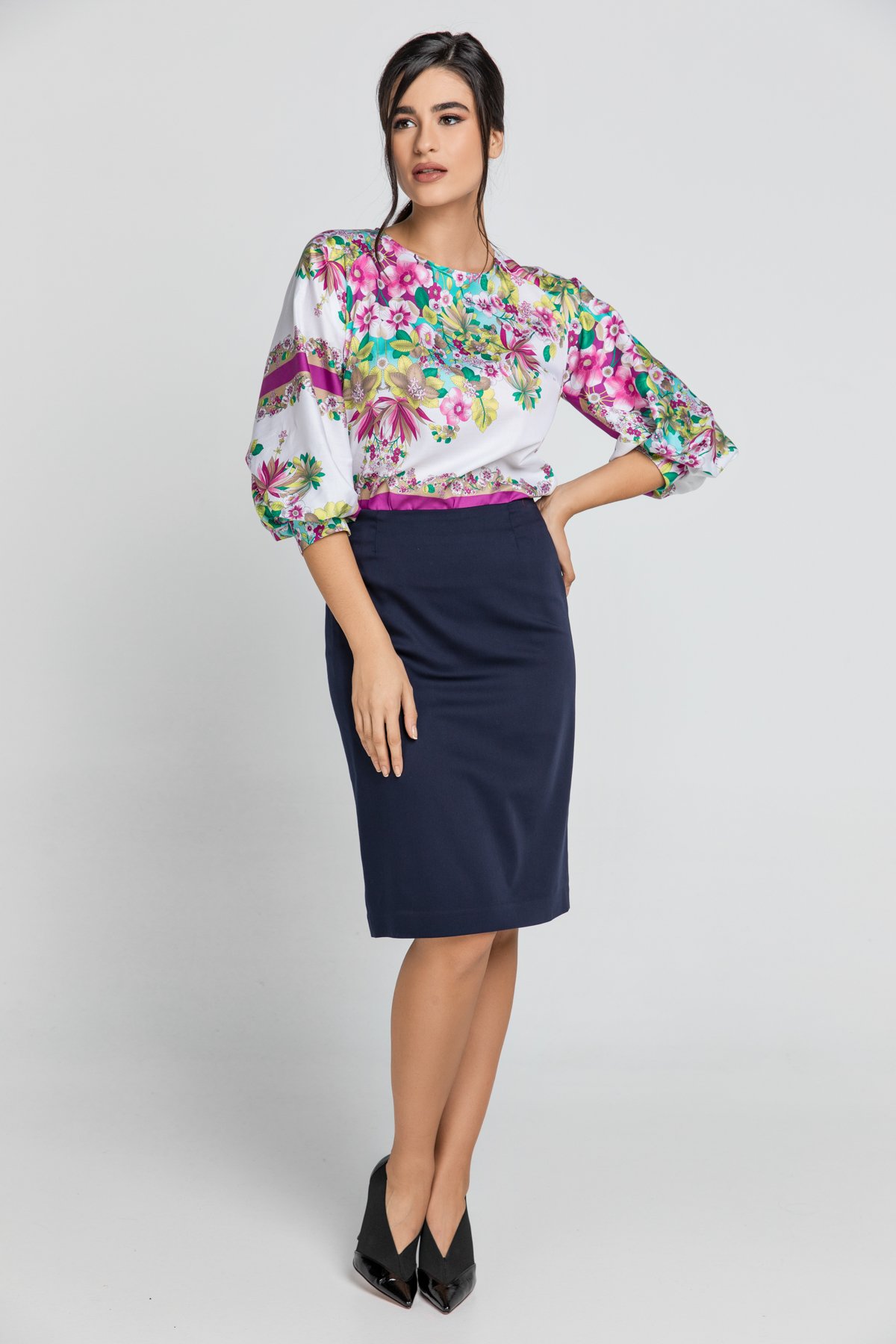 Top mit Blumenmuster und Bishop-Ärmeln