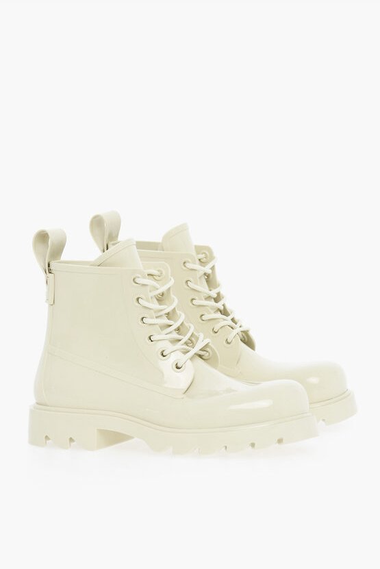 Glänzende Gummistiefeletten mit runder Spitze in Weiß