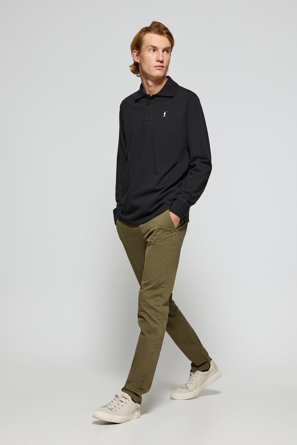 Langärmliges Poloshirt schwarz mit drei Knöpfen und Rigby Go-Logo