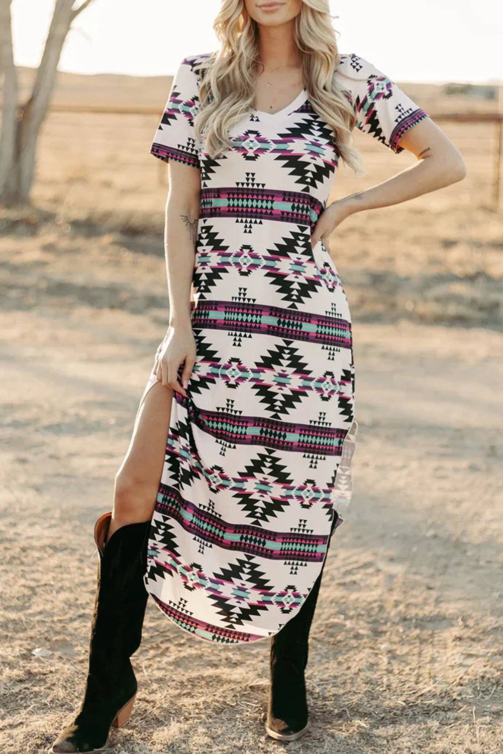 Maxikleid mit geometrischem Print und seitlichem Schlitz