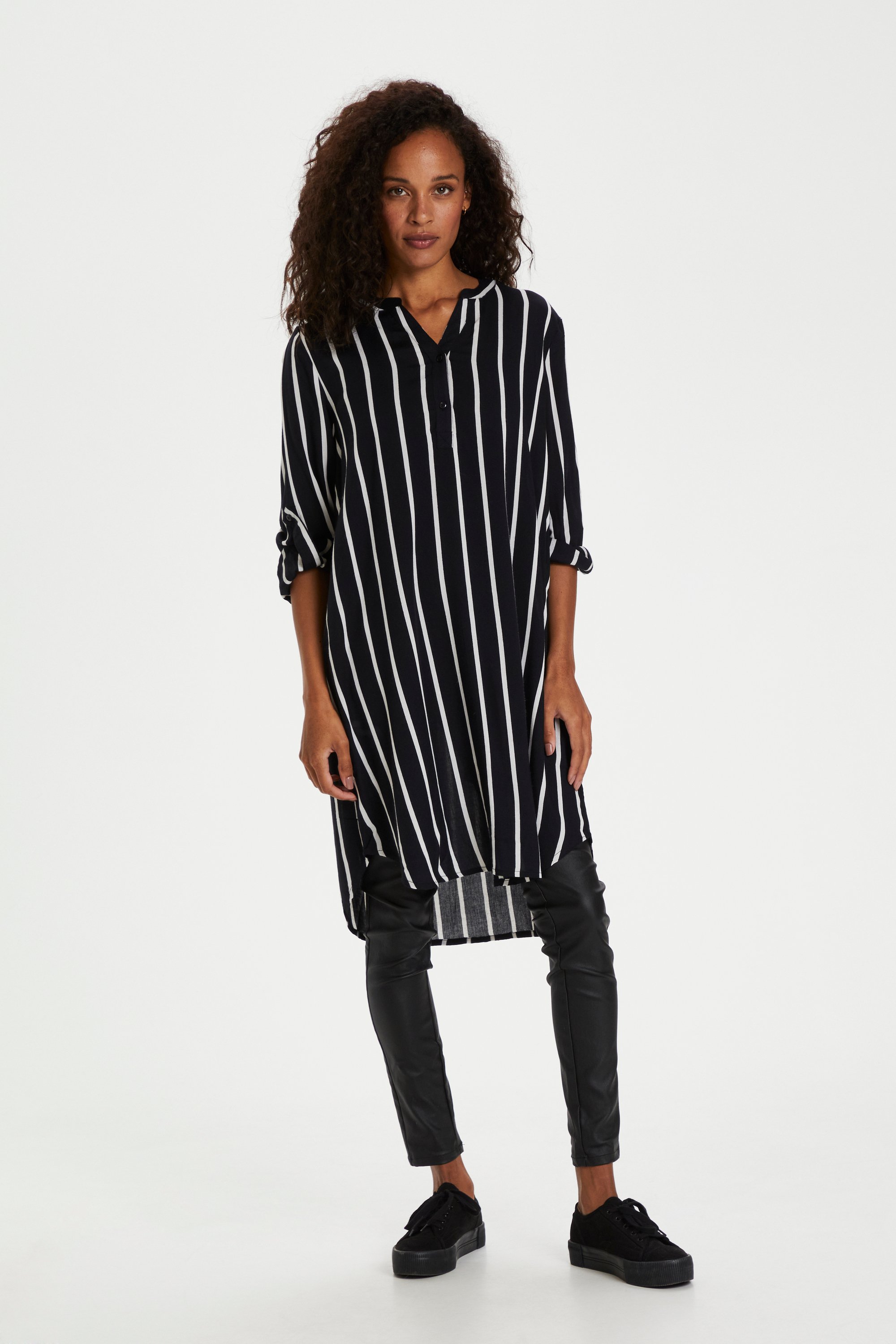 Kleid Regular fit black white