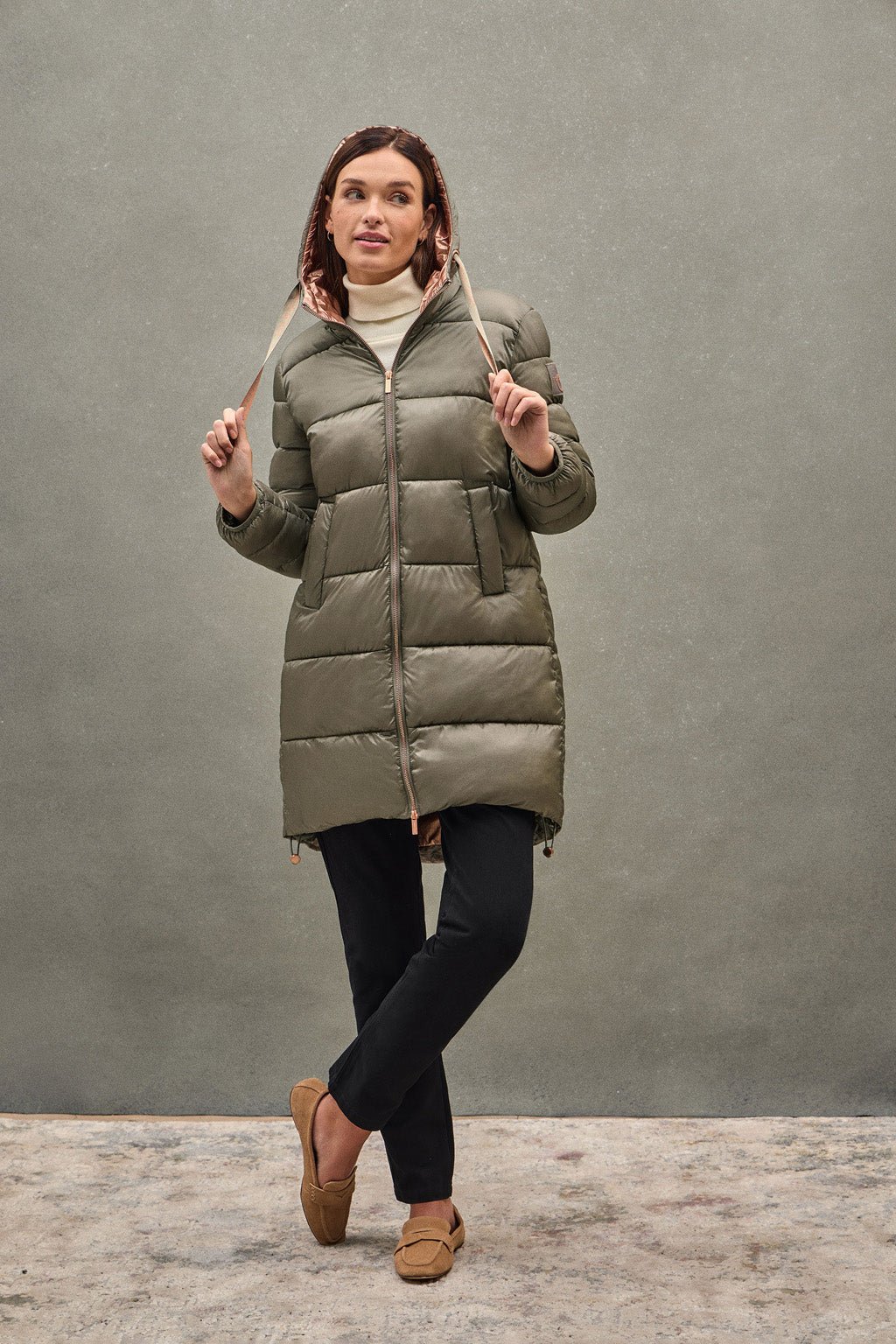 Mantel Ingrid armeegrün mit Club-Logo