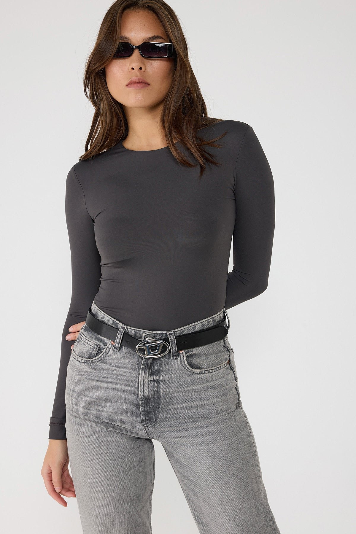 Langärmliger Body aus Polyamidgewebe mit Druckknöpfen an der Unterseite