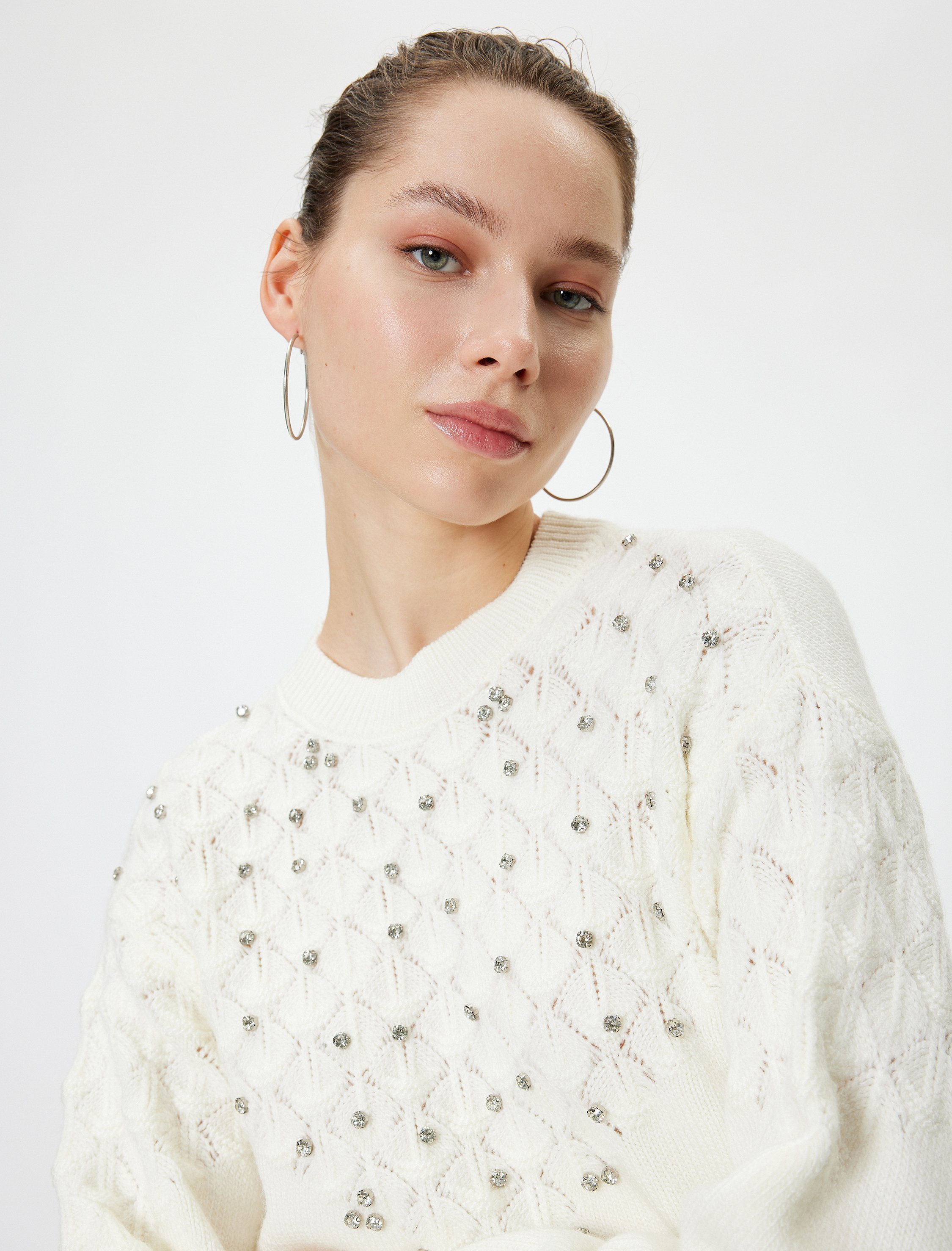 Thumbnail - Koton Sweater Rundhalsausschnitt Mit Steindetails Sweater
