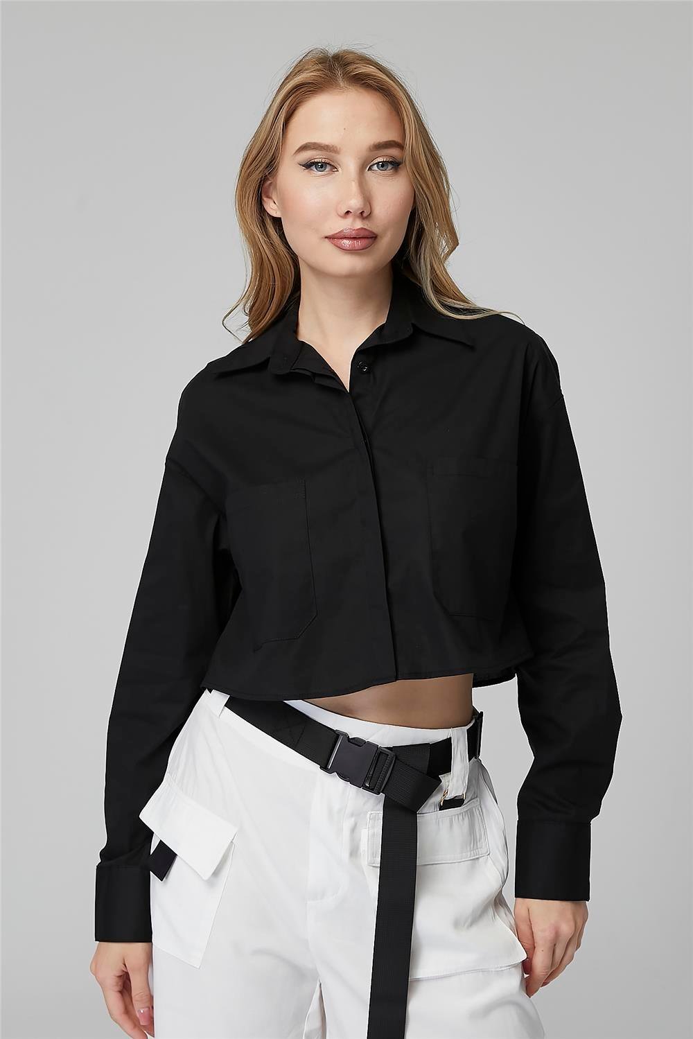 Kurzes Verstecktes Knopfhemd