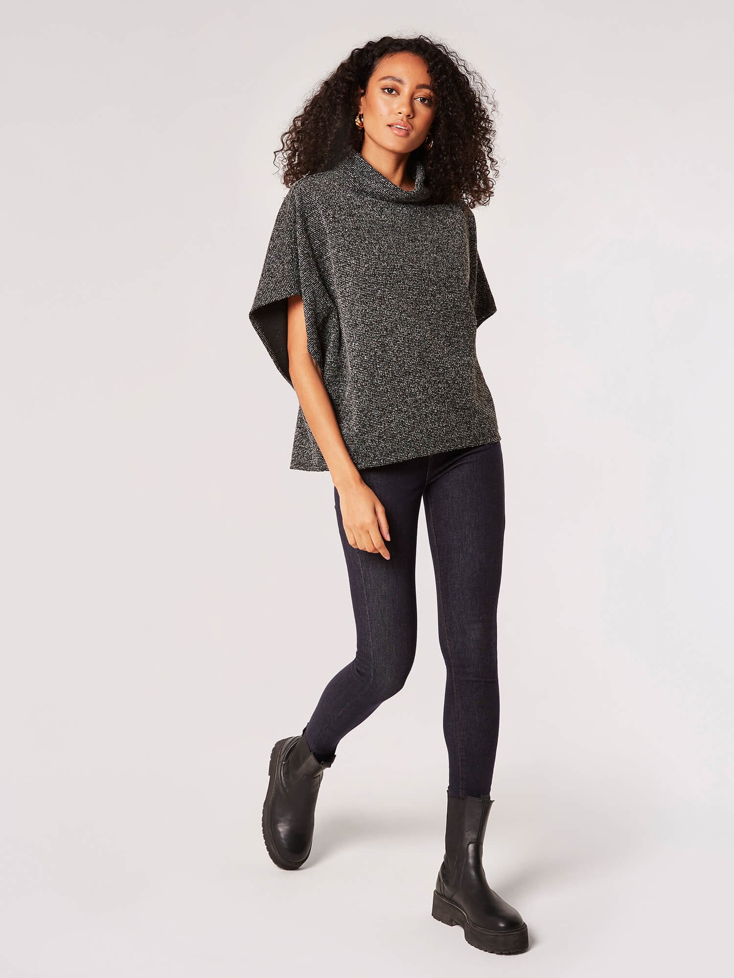 Apricot Rollkragen Jacquard Cape