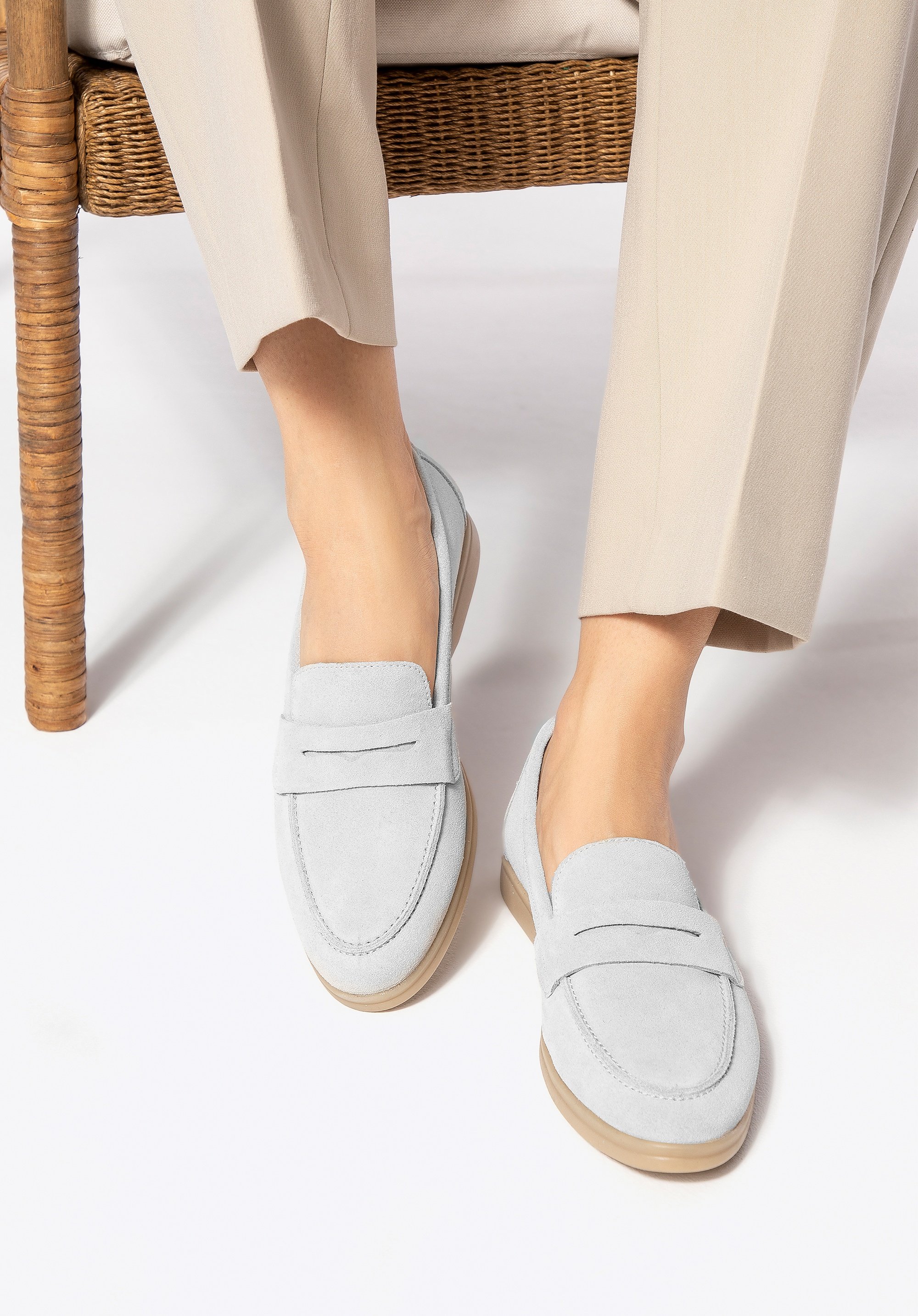 Wittchen Damen-Mokassins aus klassischem hellgrauem Wildleder