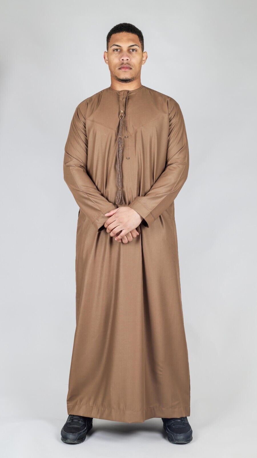 Braune Thobe Emirati islamische Jubba Robe Eid Quaste Slim Fit