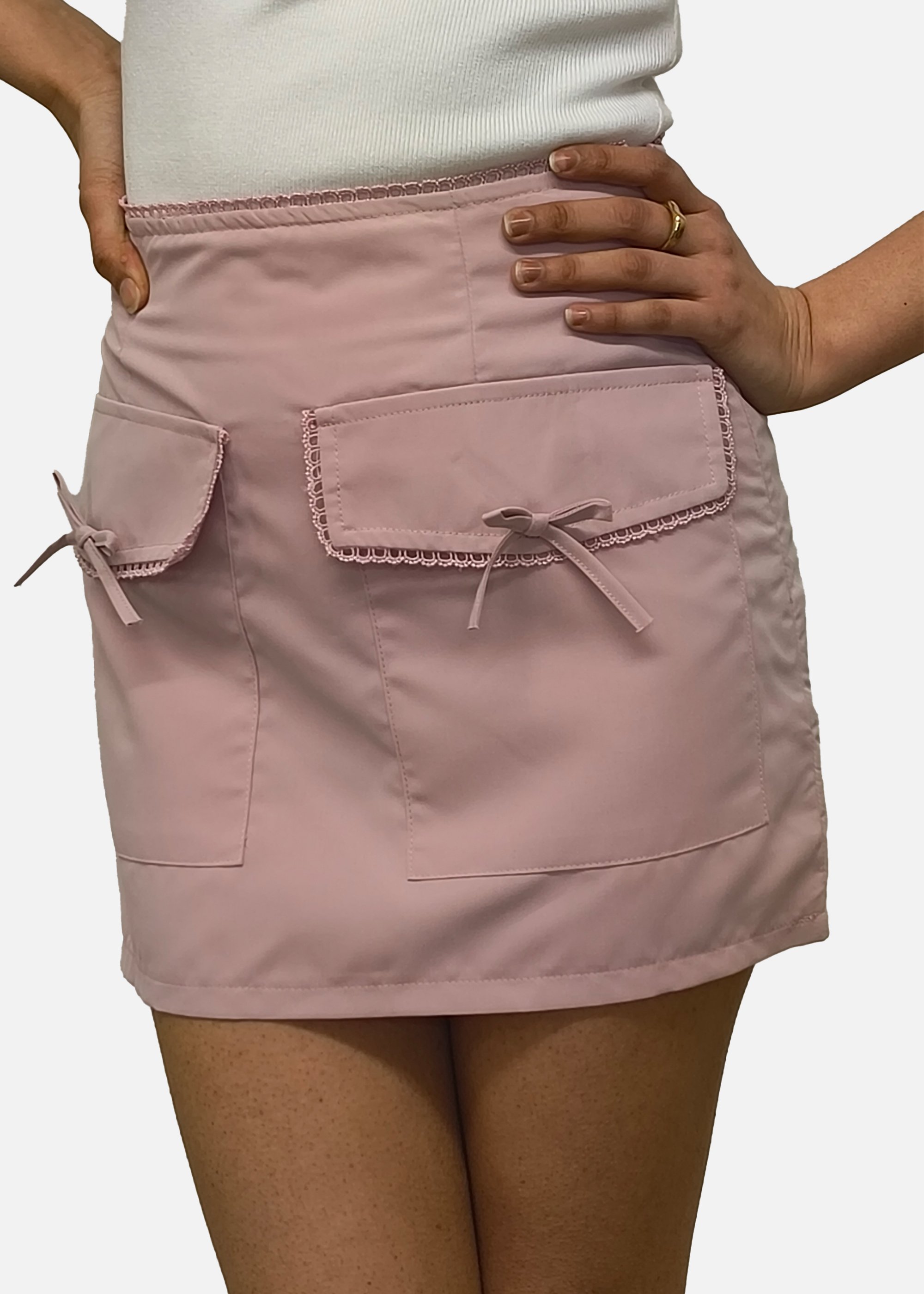 Rosafarbener Mikro-Minirock mit Taschendetail