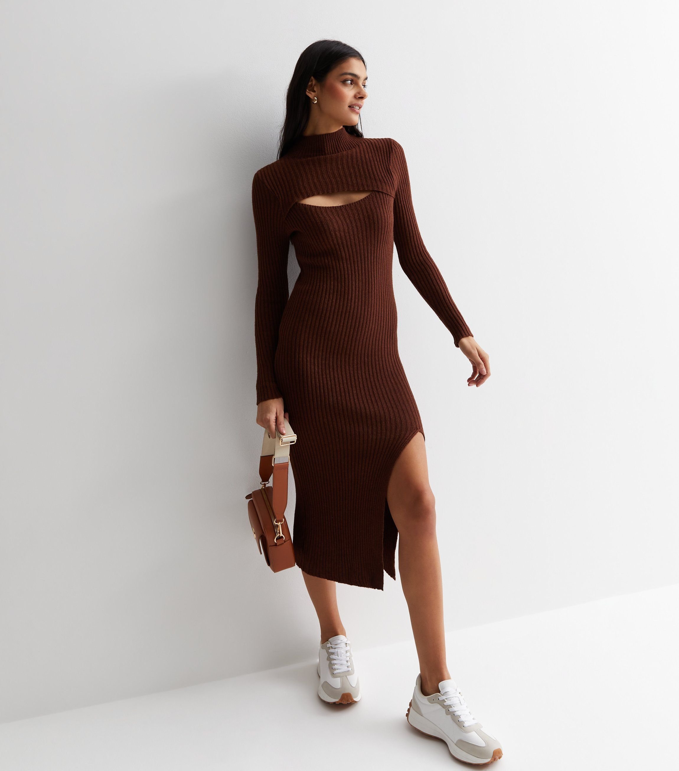Schokoladenfarbenes geripptes Bodycon Midikleid mit Ausschnitt
