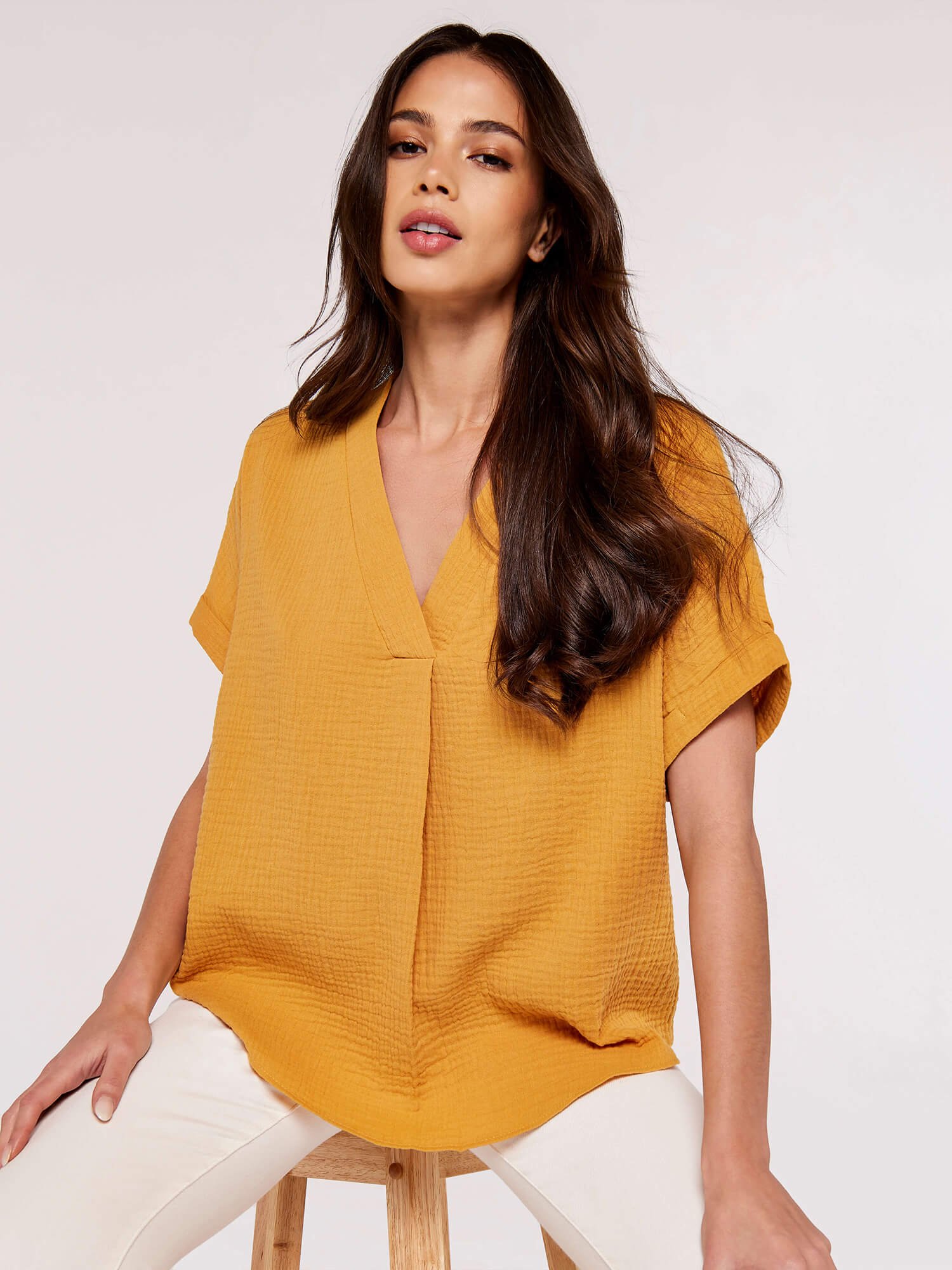 Thumbnail - Apricot Top aus Baumwolle mit V-Ausschnitt