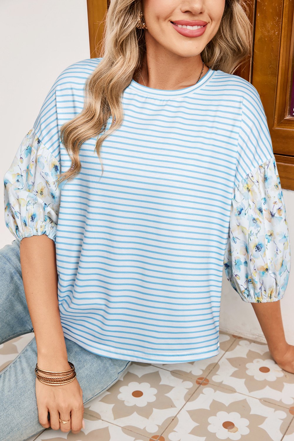 Gestreifter Blumensleeve-Top