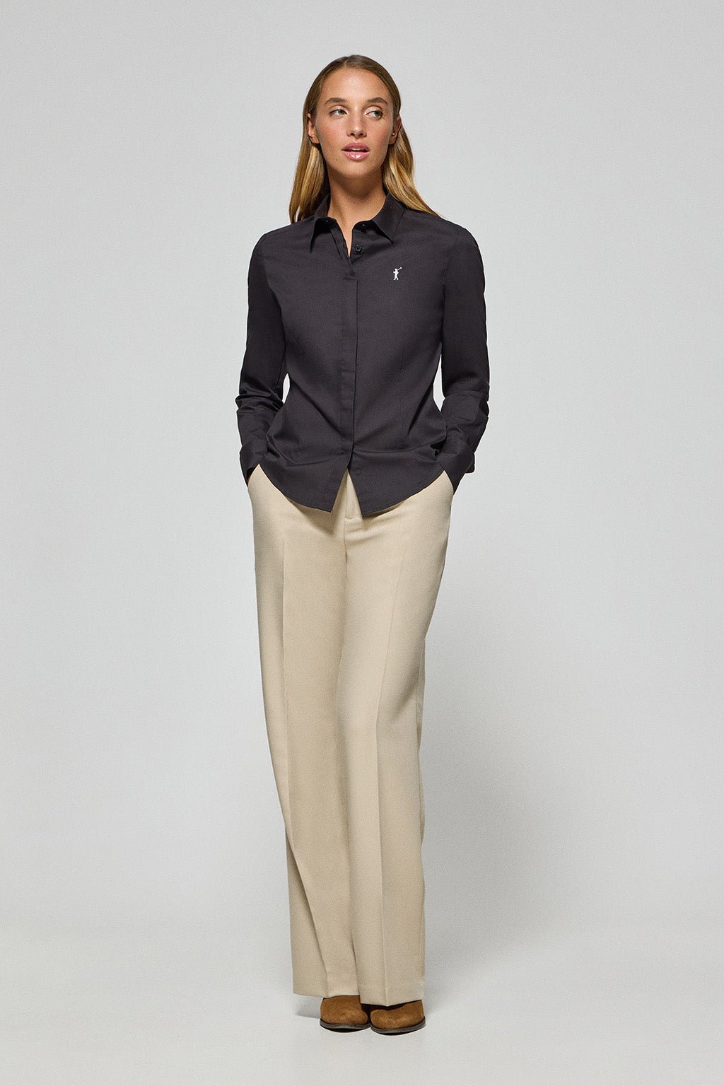 Slim Fit Hemd aus Popeline schwarz mit Rigby Go Stickerei