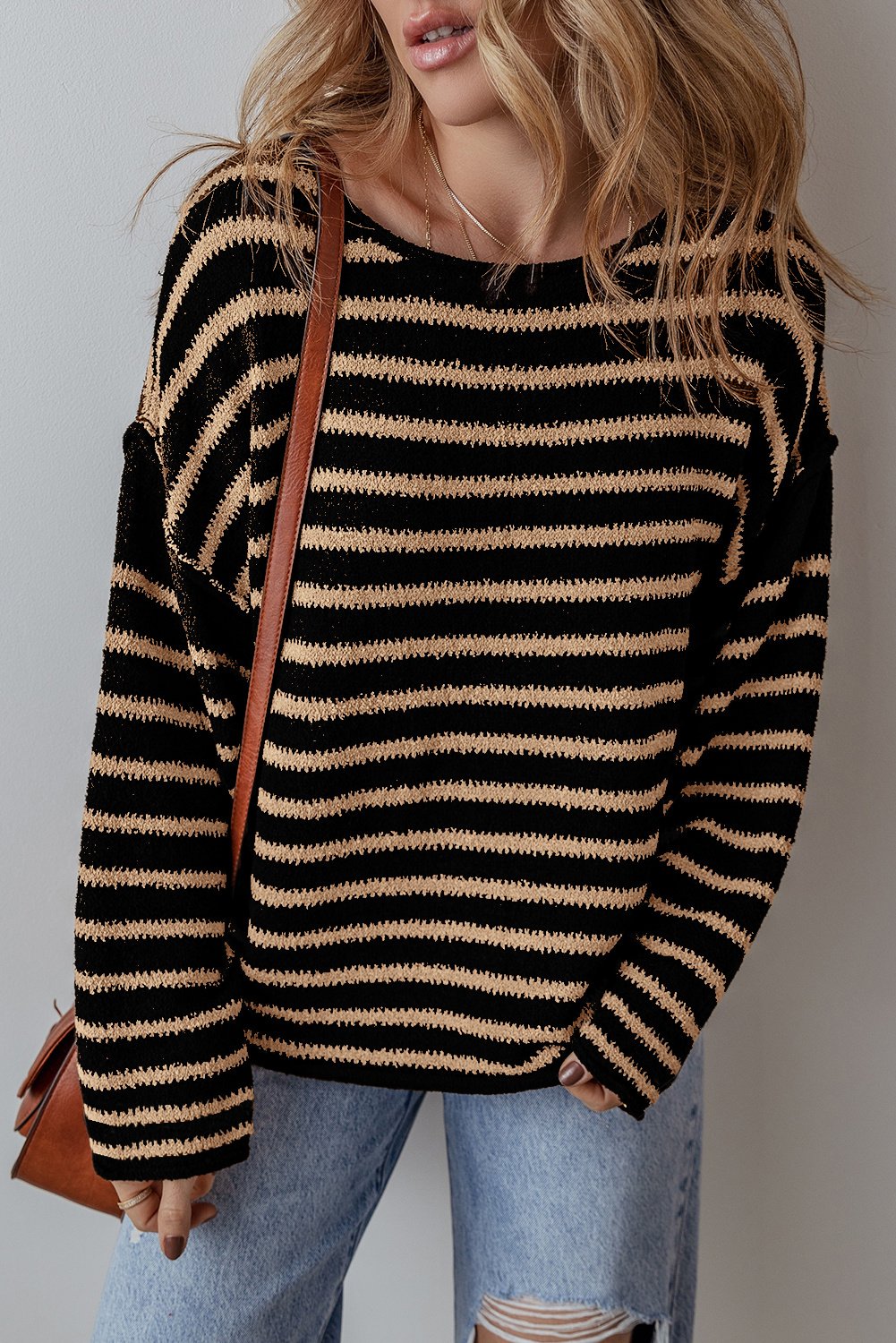 Gestreifter Strickpullover mit langen Ärmeln