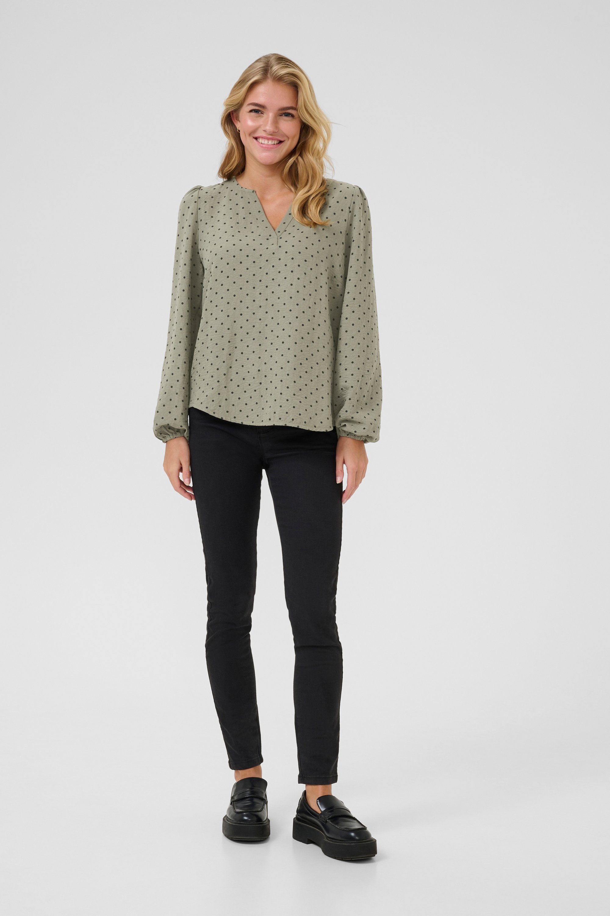 Langarm-Bluse Regular fit Vetiver w. Deep Black Dot green