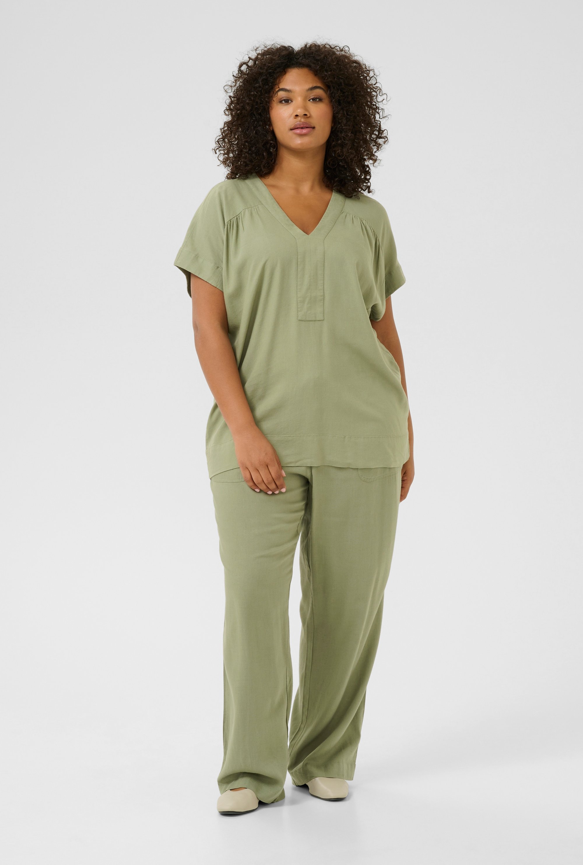 Kurzarm-Bluse Loose fit Oil Green