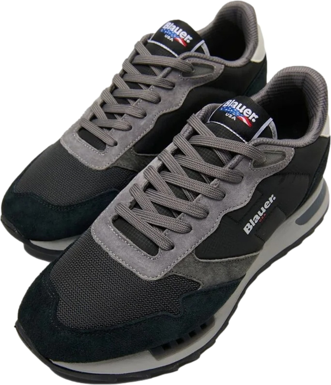 Blauer Sneaker