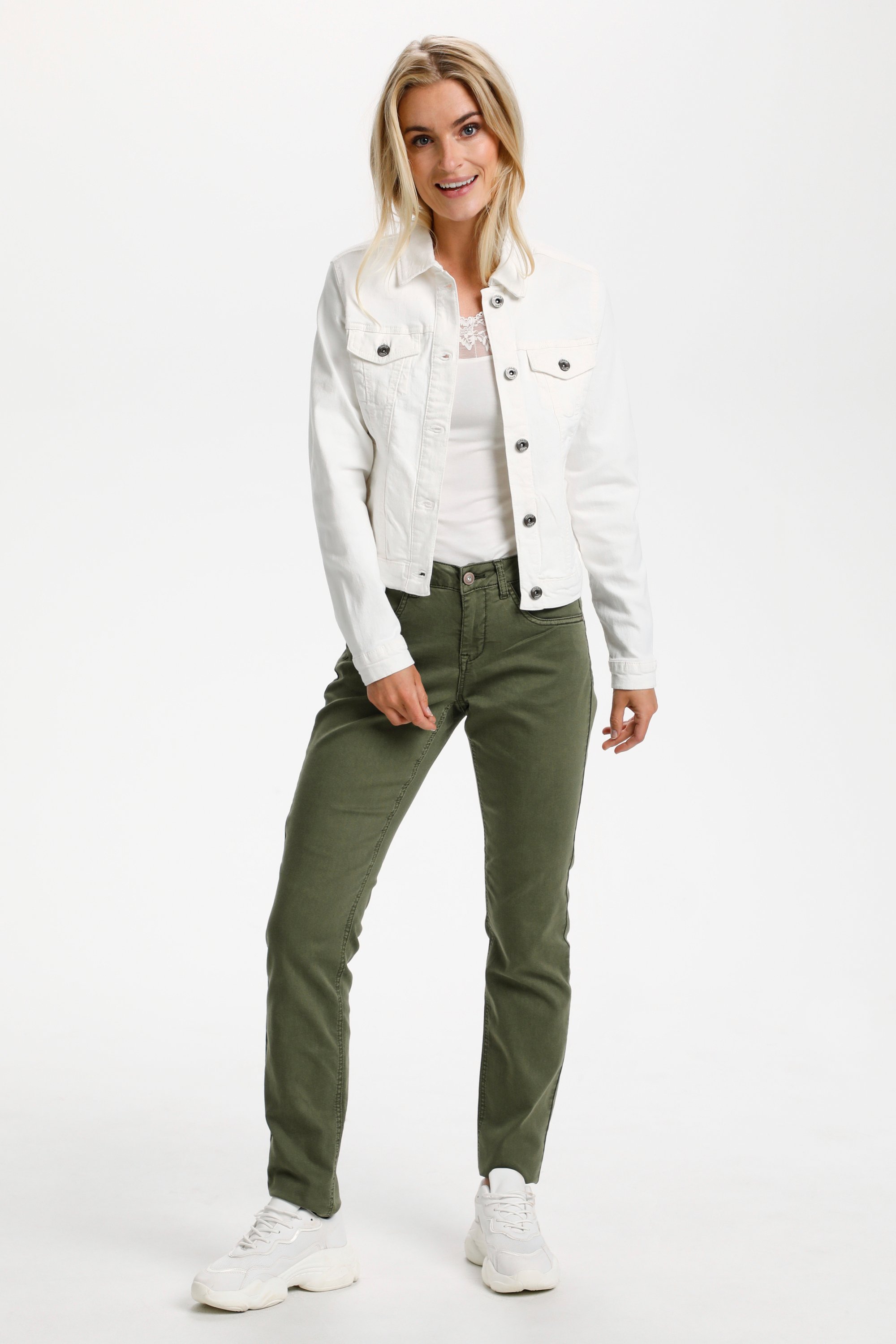 Jeansjacke mit femininer Silhouette white