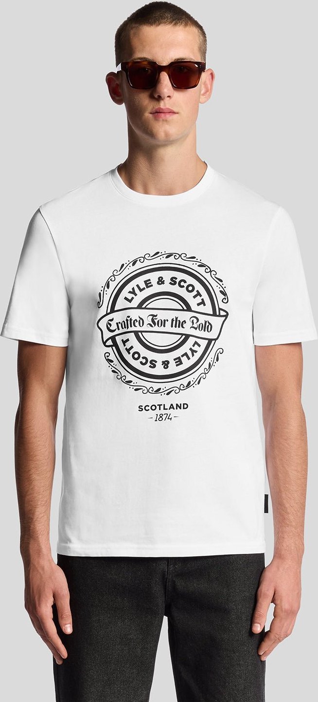Lyle & Scott – T-Shirt mit Grafik „Crafted For The Bold“ – Weiß