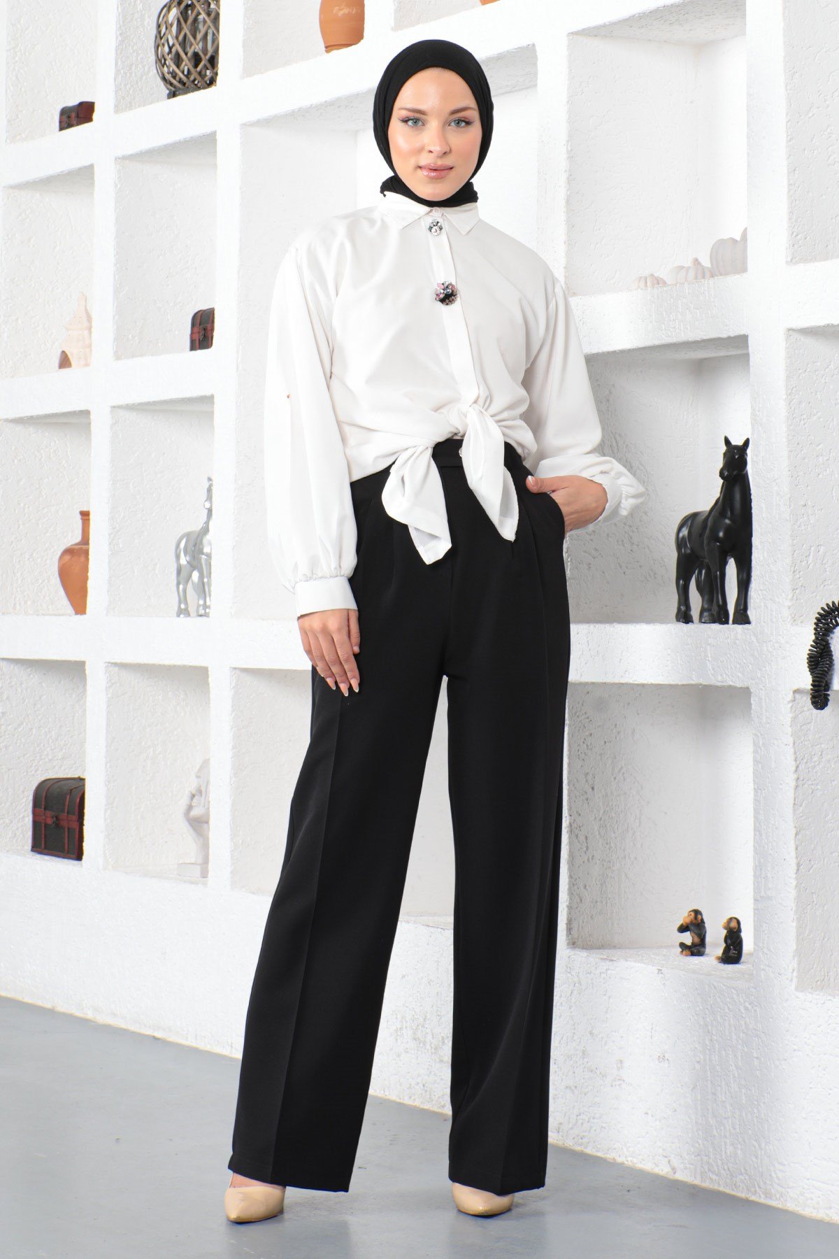 Stoffhose mit ausgestelltem Saum