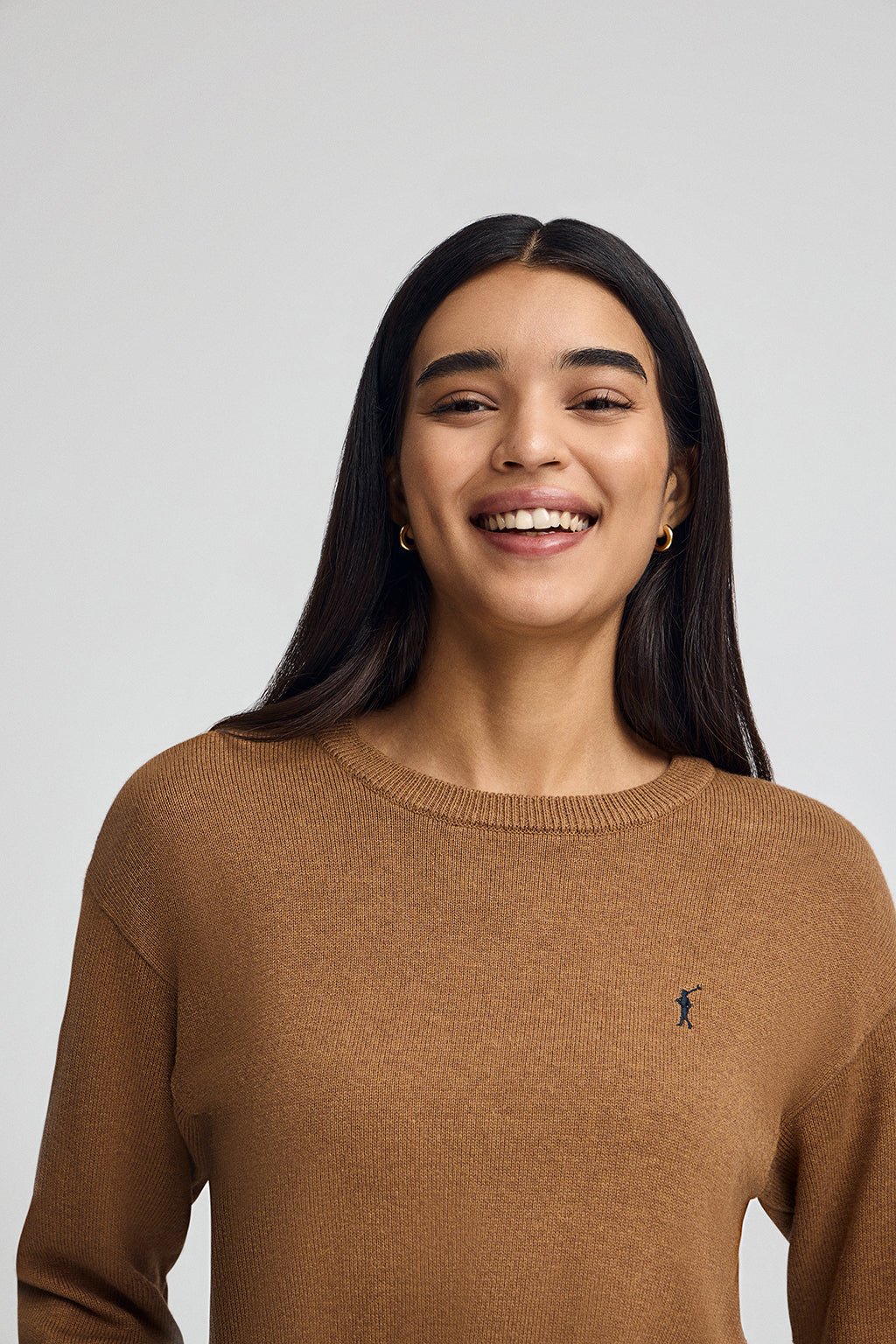 Pullover camel meliert mit Rundhalskragen aus Wollgemisch mit gesticktem Rigby Go-Logo