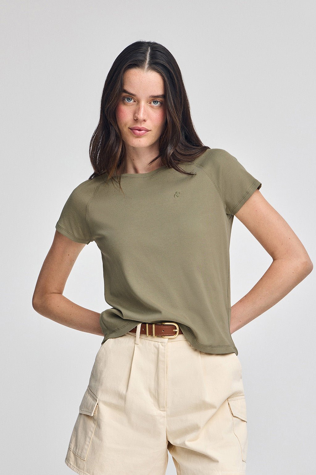 T-Shirt Hesperia grün mit gesticktem Monogramm