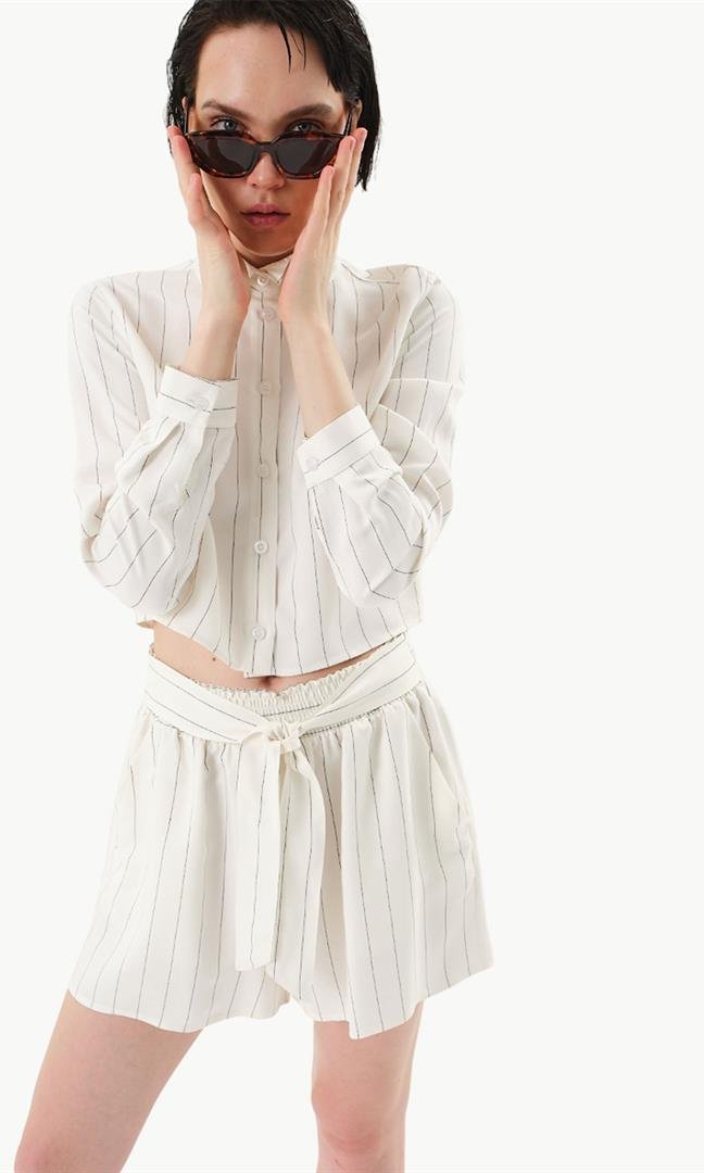 Shorts aus Viskose mit Taillengürtel