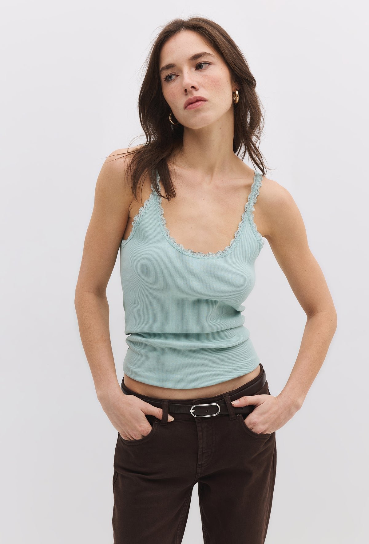 Neckholder-Top mit Spitzenstreifen