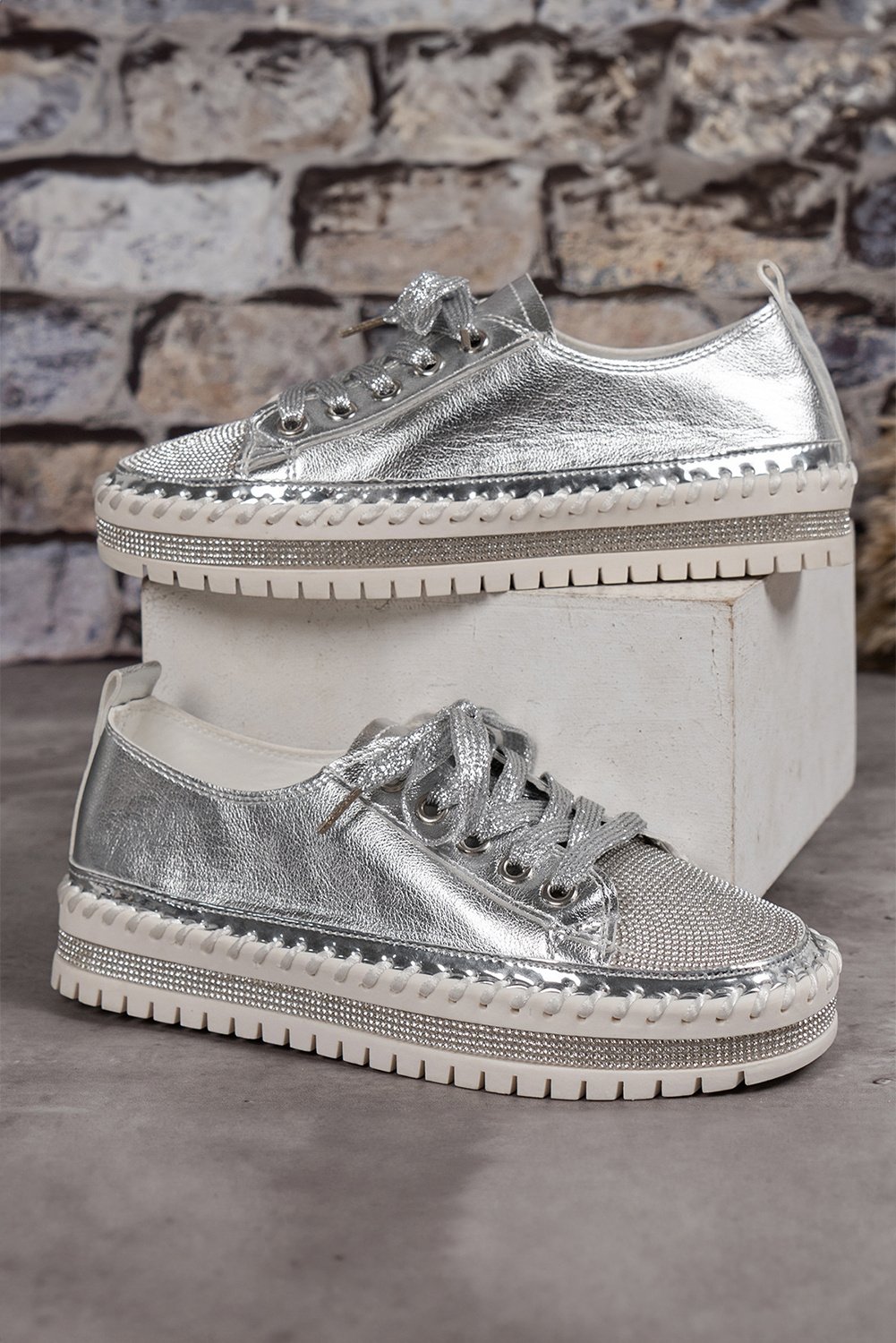 Silberne Strass-Sneaker