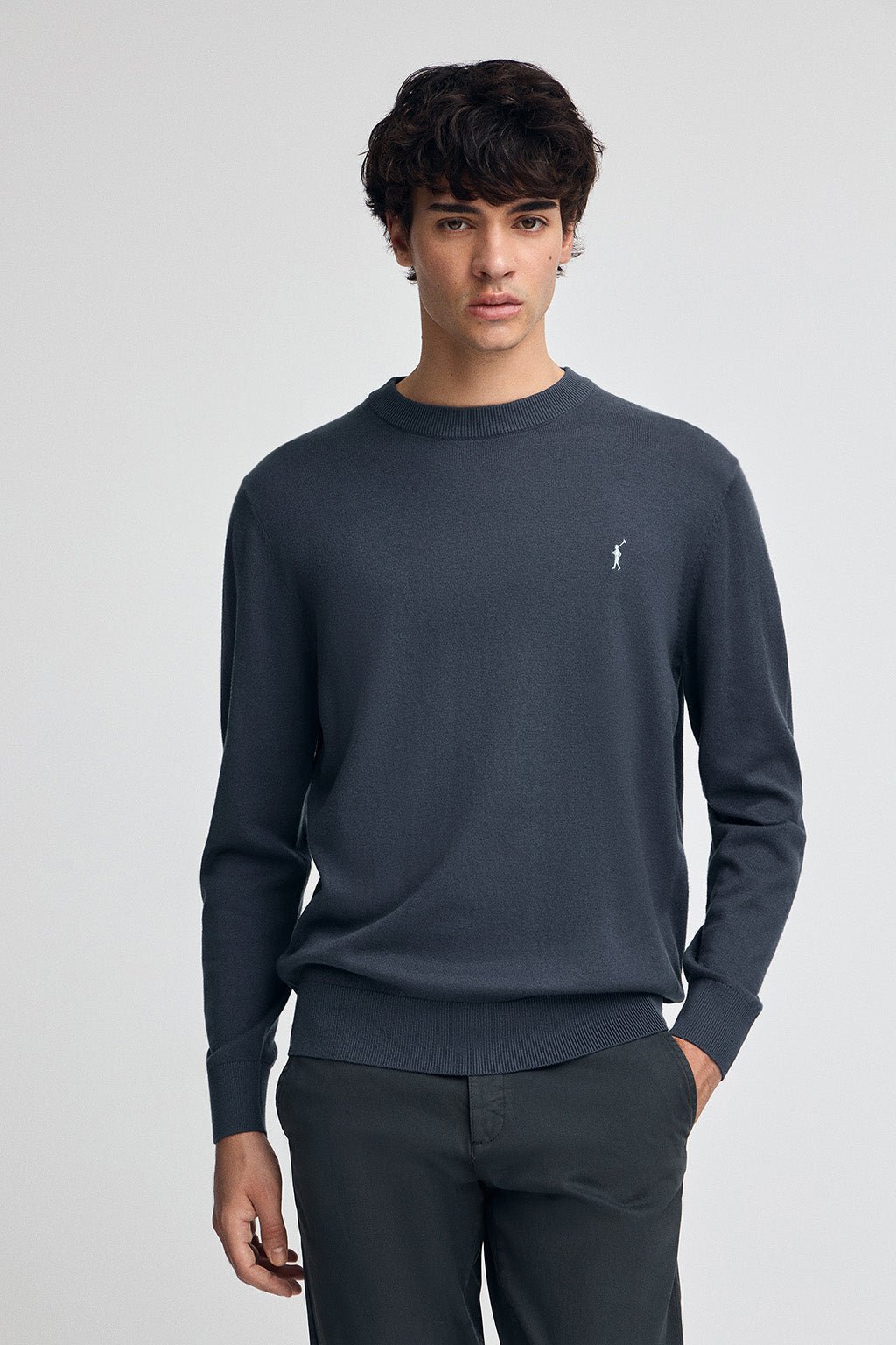 Pullover denimblau aus Wollgemisch mit gesticktem Rigby Go-Logo