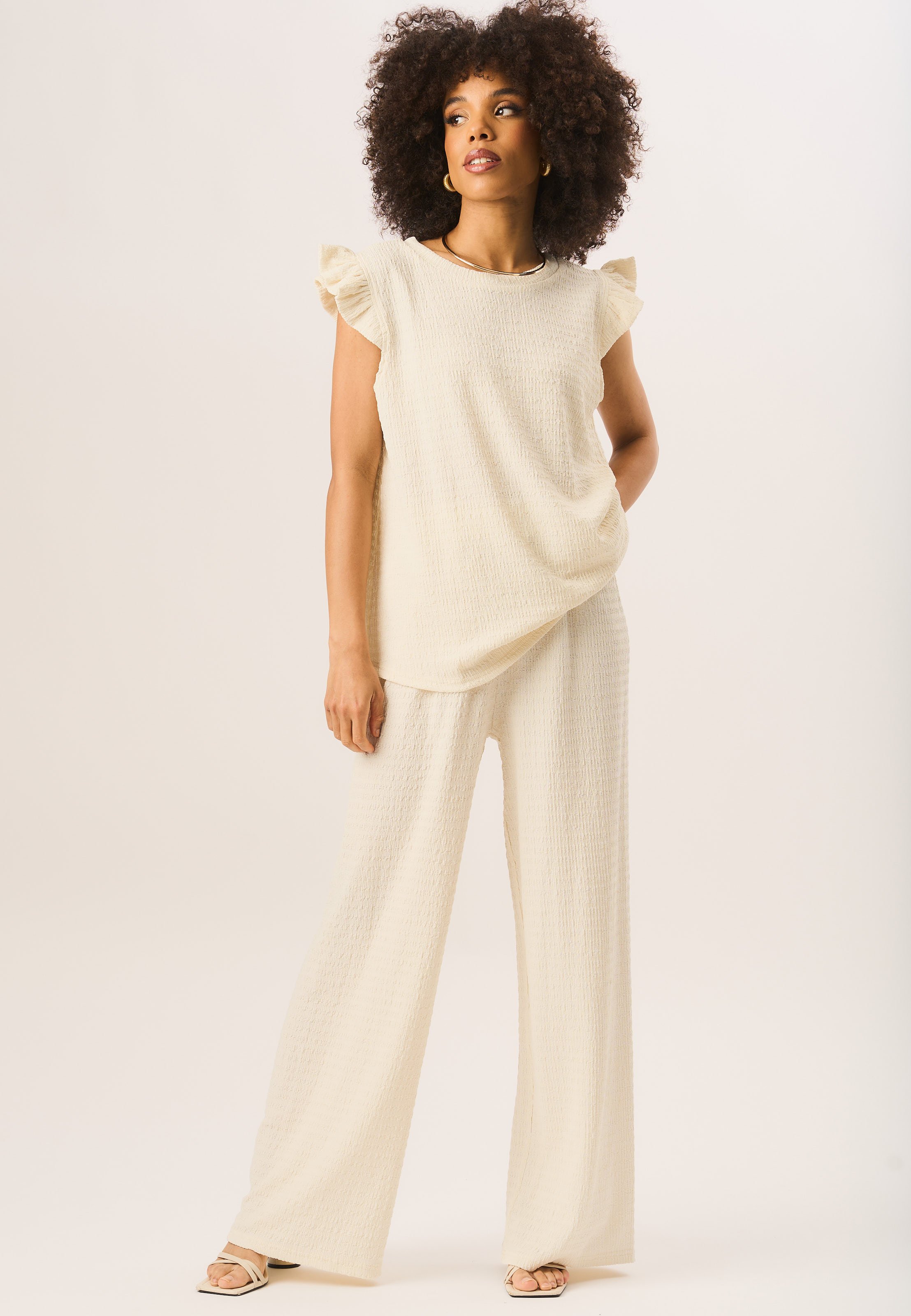 Übergroßes Top mit strukturierten Rüschenärmeln