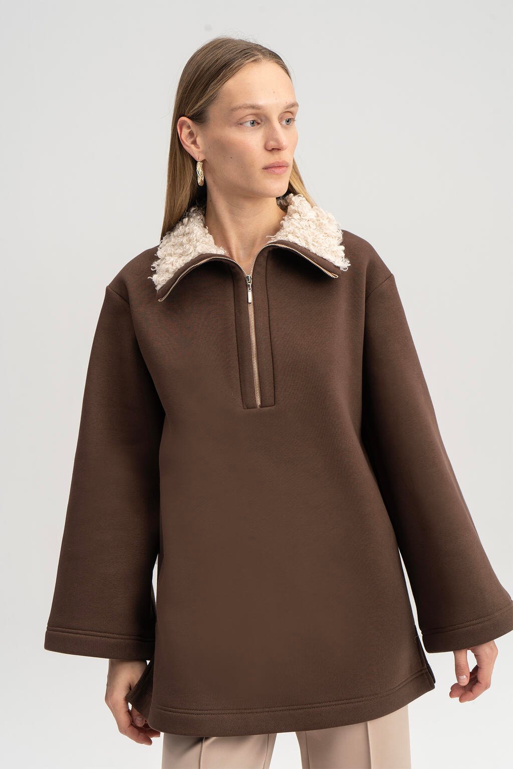 Thumbnail - SWEATSHIRT MIT Kunstpelzkragen