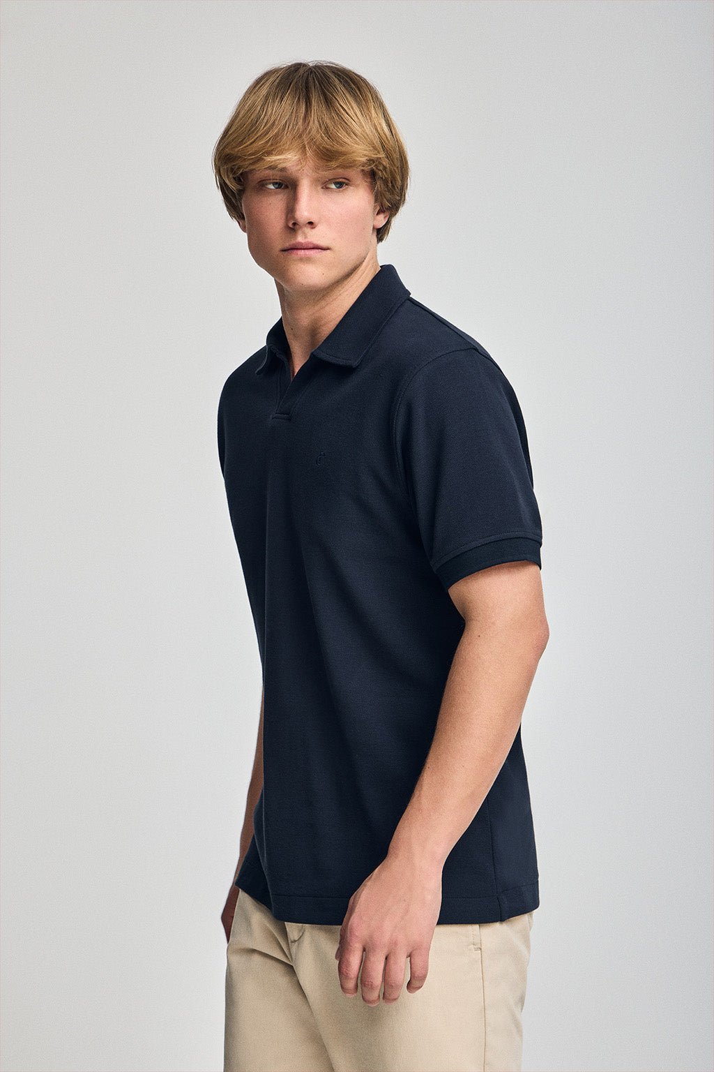 Poloshirt Pascal ohne Knöpfe mit gesticktem Monogramm marineblau