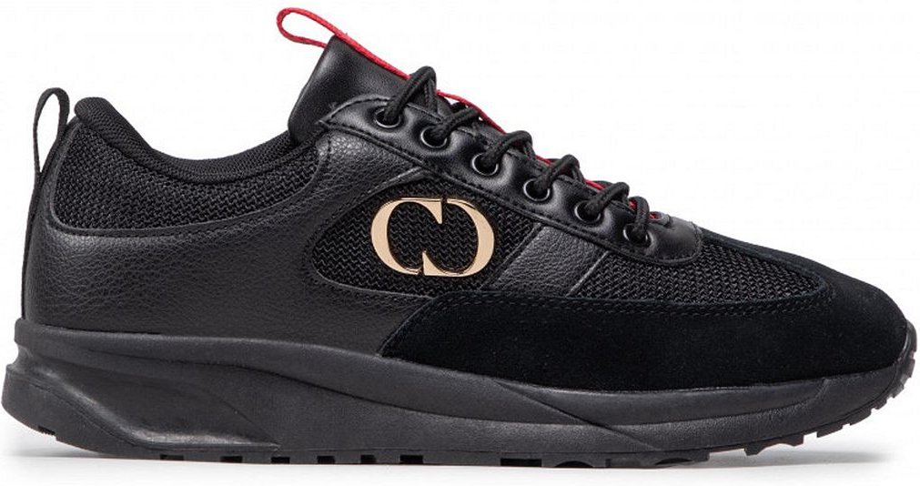 Kriminelle Schäden erzwingen Männerschwarze Trainer