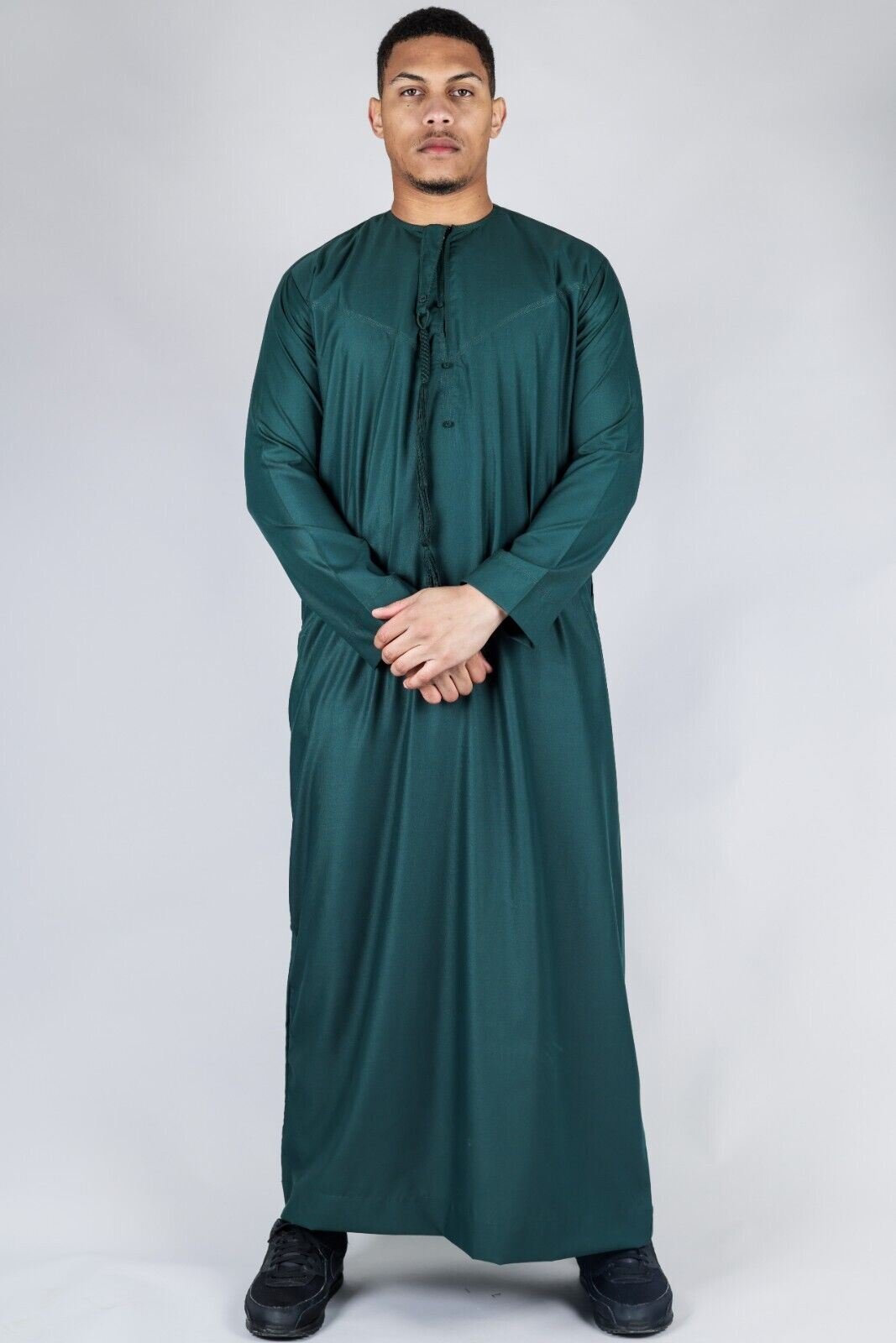 Grüne Thobe Emirati islamische Jubba Robe Eid Quaste Slim Fit für Herren