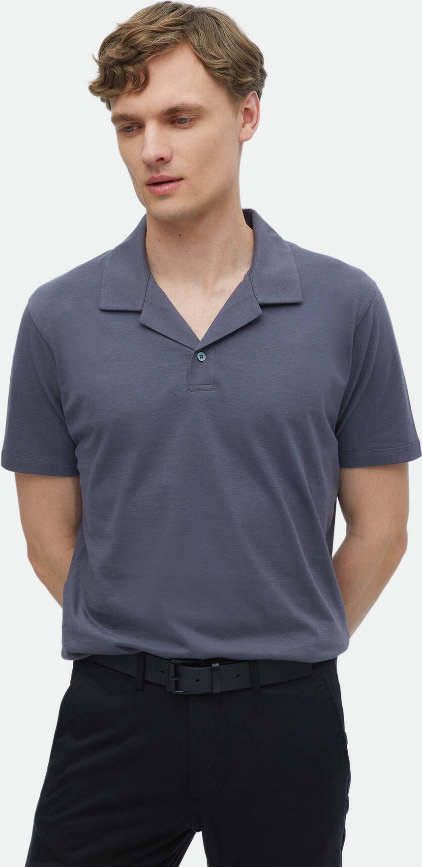 Schlichtes T-Shirt aus 100 % Baumwolle mit Polokragen