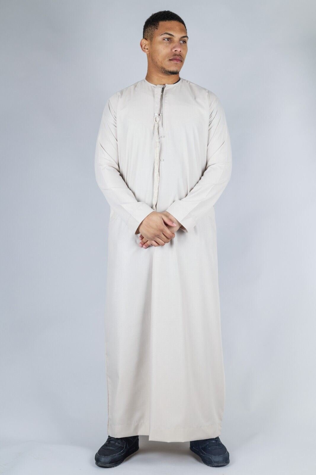Herren Beige Thobe Emirati Islamische Jubba Robe Eid Quaste Normale Passform