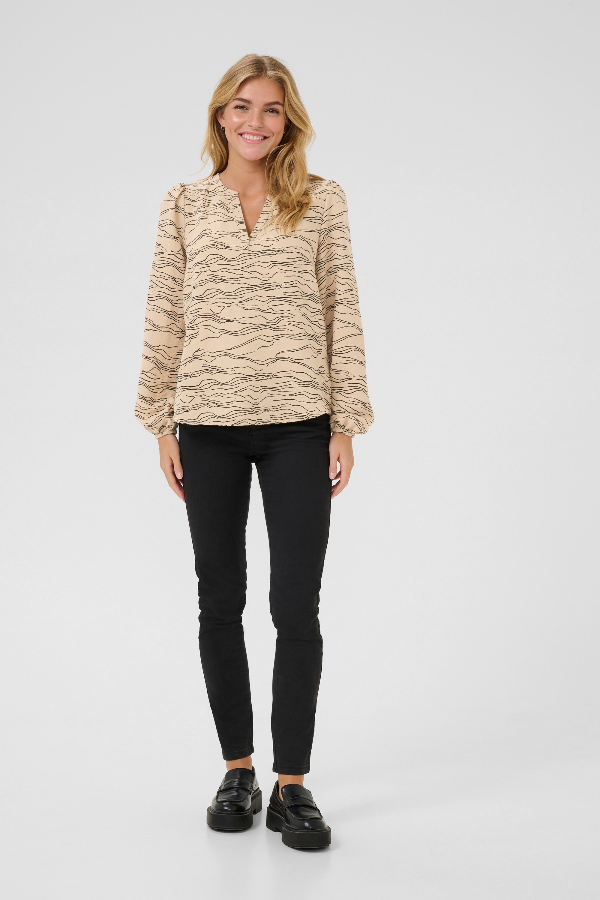 Langarm-Bluse Regular fit Nomad w. Black Deep graphic beige