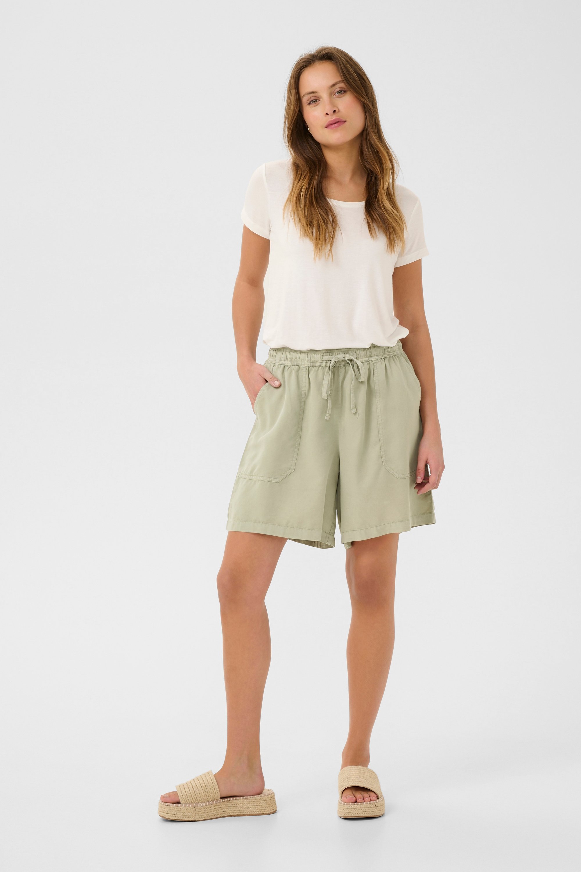 Shorts Casual fit Seagrass green
