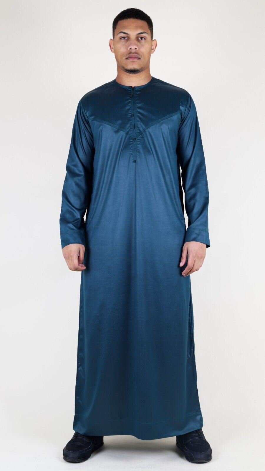 Marineblauer Thobe-Robe für Herren aus Satin, emiratische islamische Jubba Eid, normale Passform