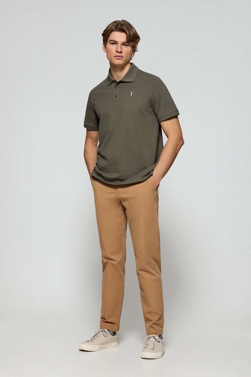 Poloshirt mit drei Knöpfen militärgrün mit Rigby Go Stickerei