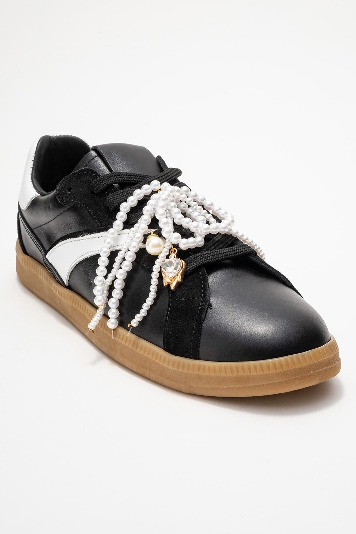 Taren Leather Pearl Buckle Turnschuhe Women