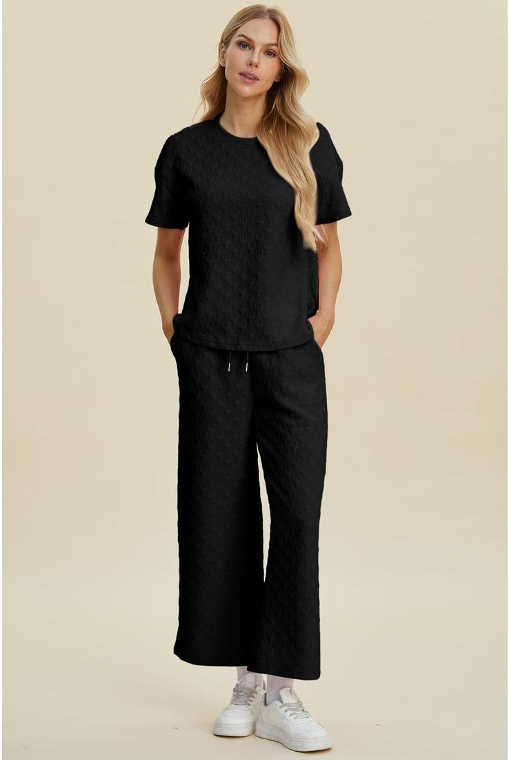 Thumbnail - Damen Double Take Full Size Texturiertes Rundhals Kurzarmoberteil und Hosen-Set