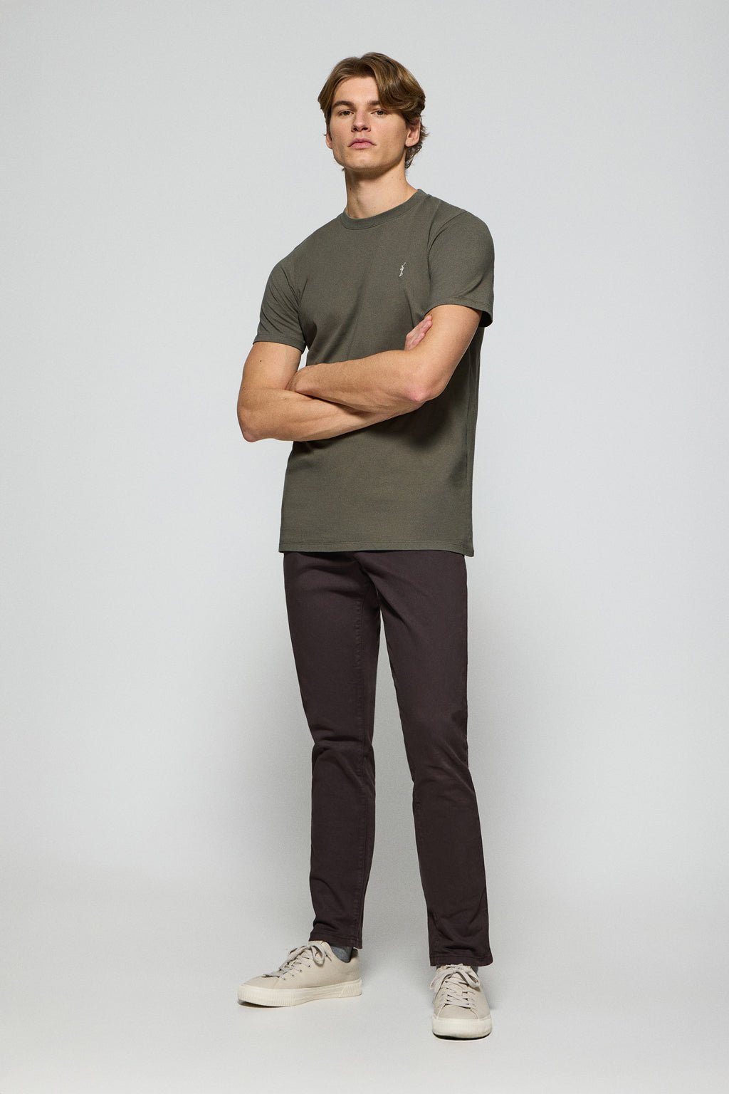 T-Shirt armeegrün mit Rundhalsausschnitt und gesticktem Rigby Go-Logo